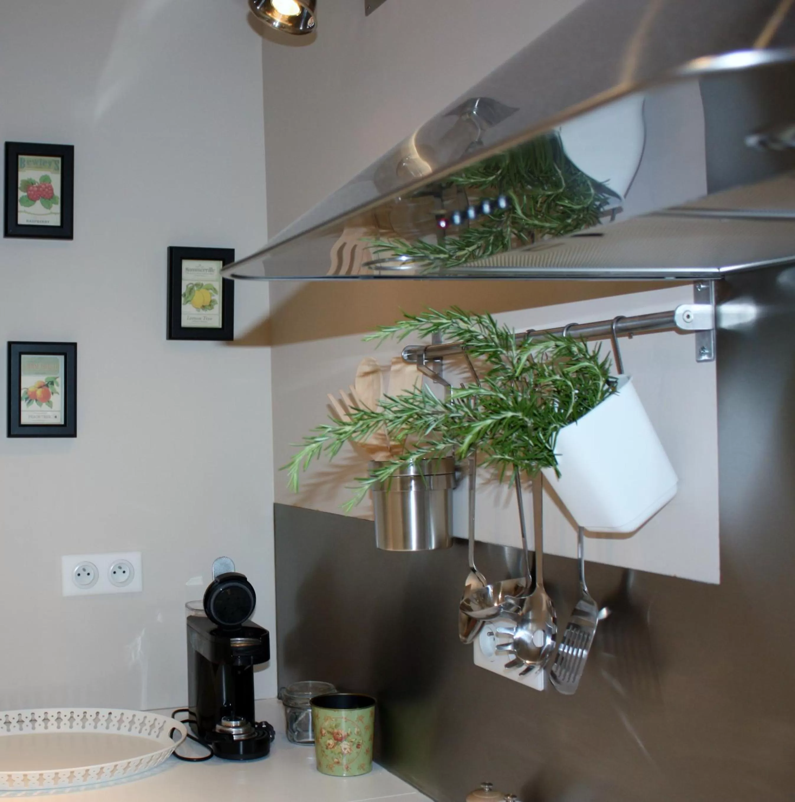 Decorative detail in Le Comptoir du Voyageur