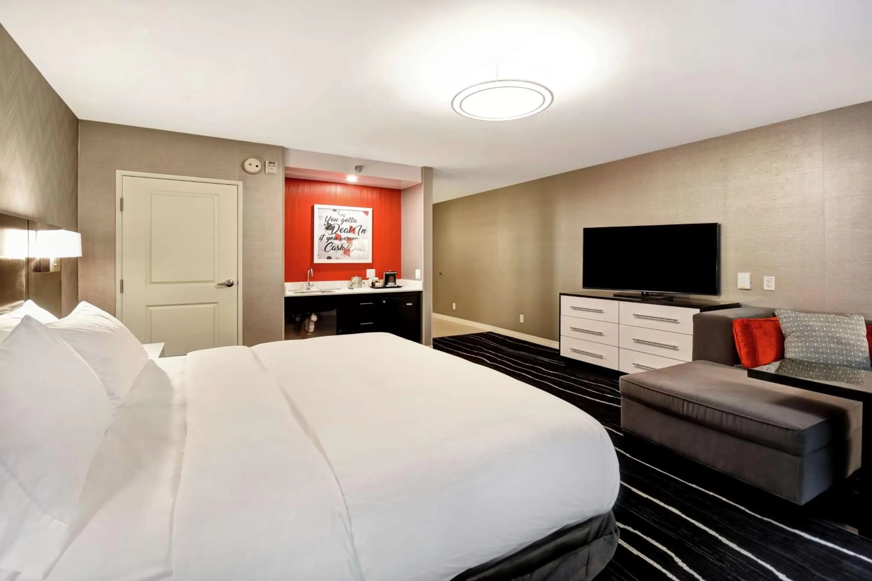 Bedroom, Bed in DoubleTree by Hilton Deadwood at Cadillac Jack's