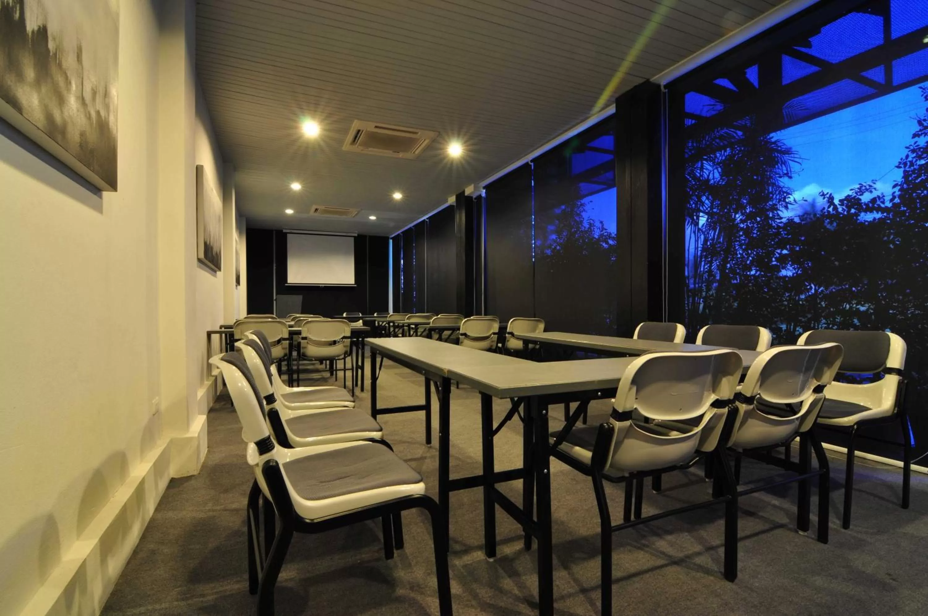 Business facilities in Cher Resort