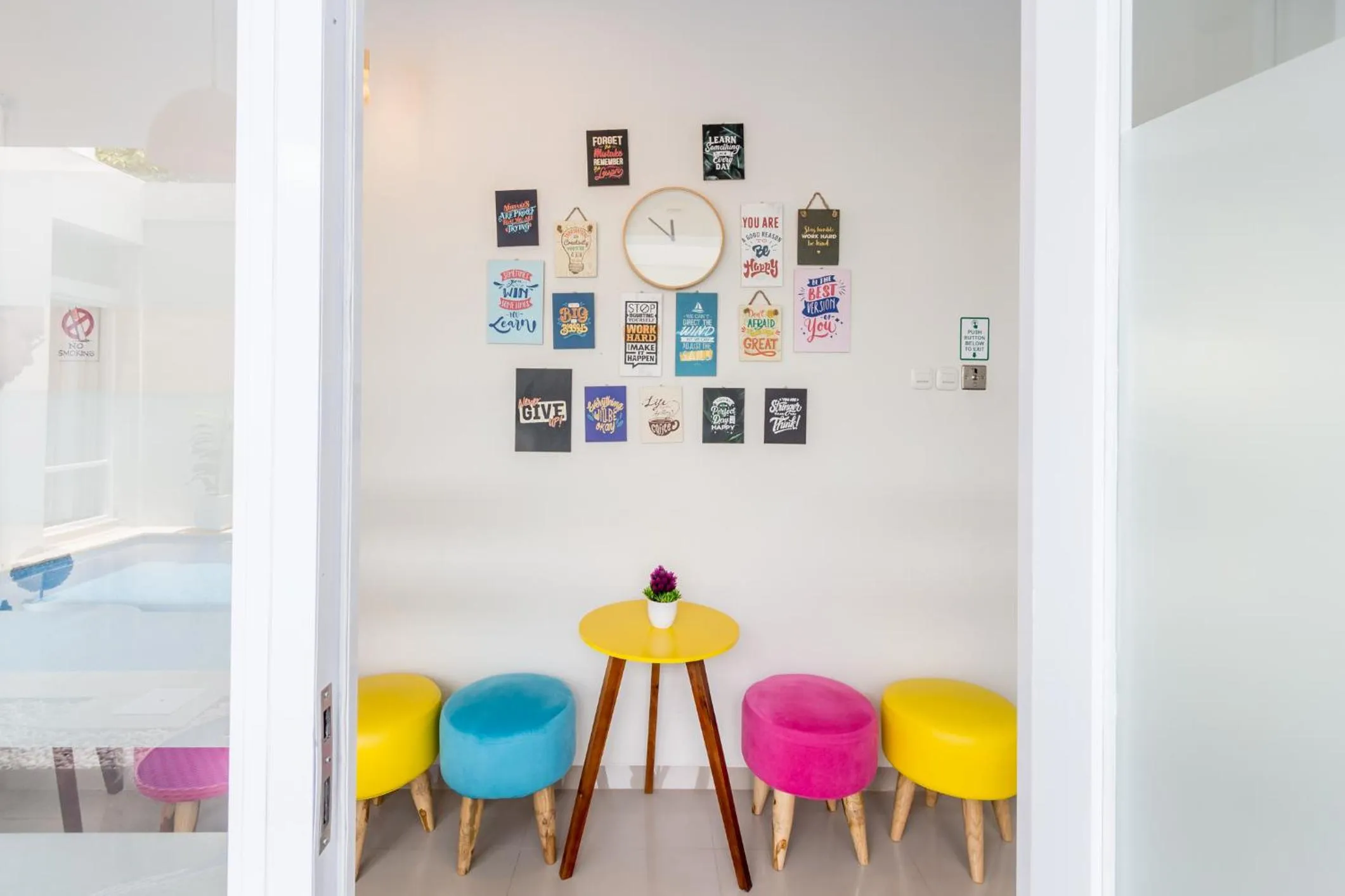 Communal lounge/ TV room in Omah Manis