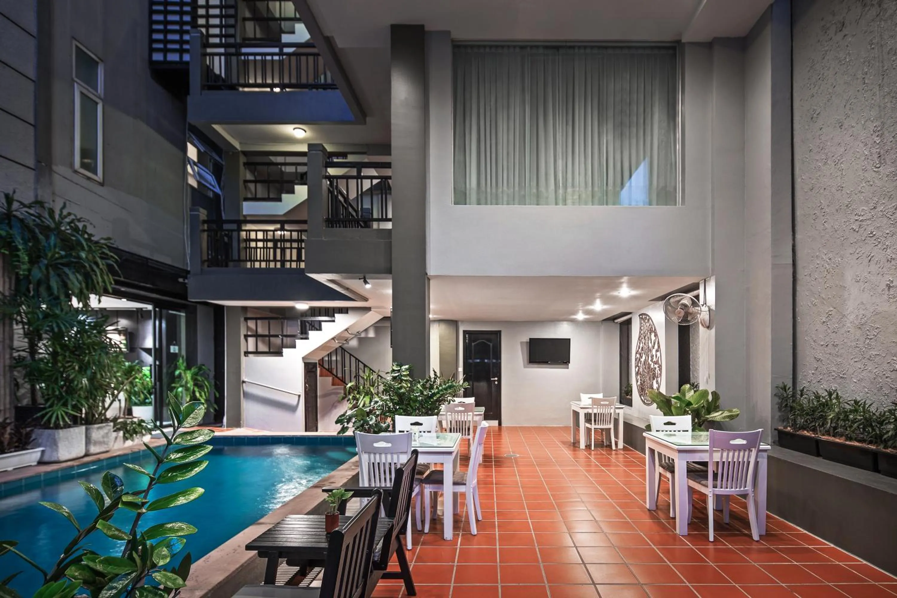 Swimming pool in Apsor Palace Hotel