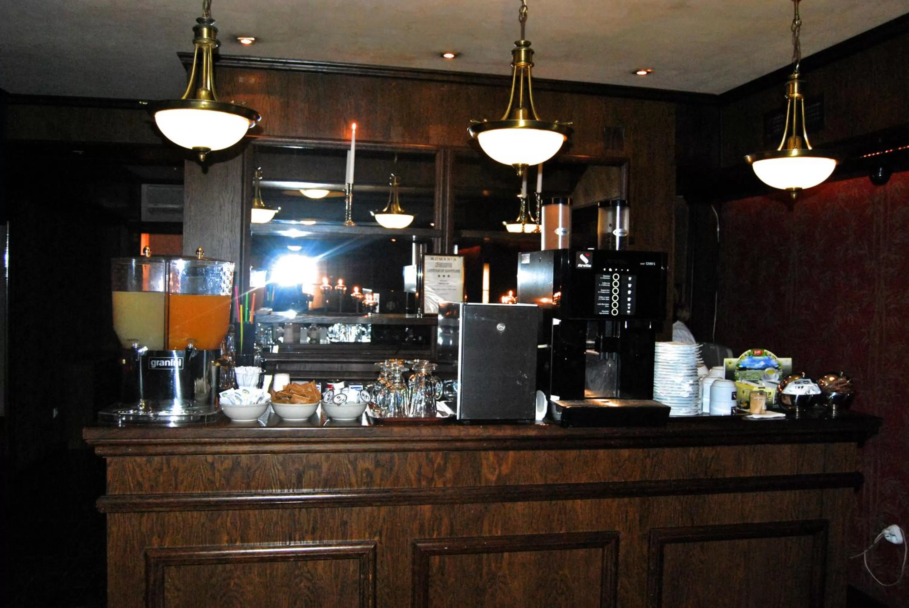 Restaurant/places to eat in Hotel Megalos