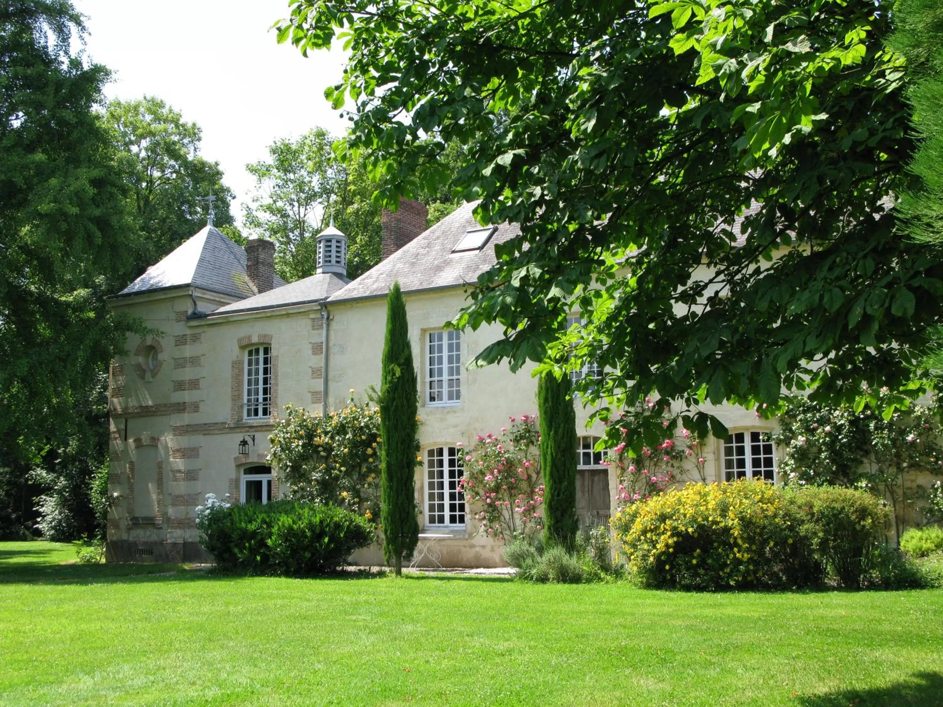 Property Building in les grandes hayes