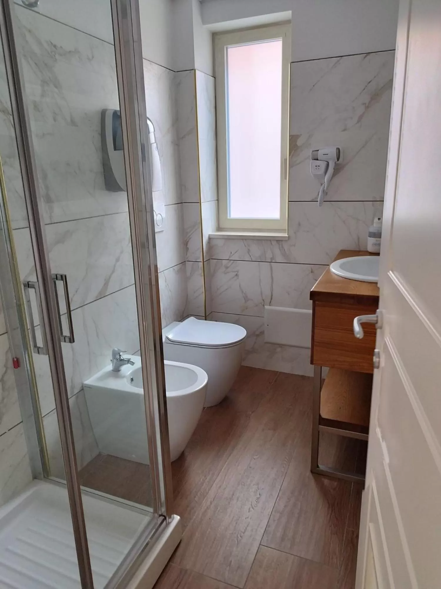 Shower in ROOMS alCentro