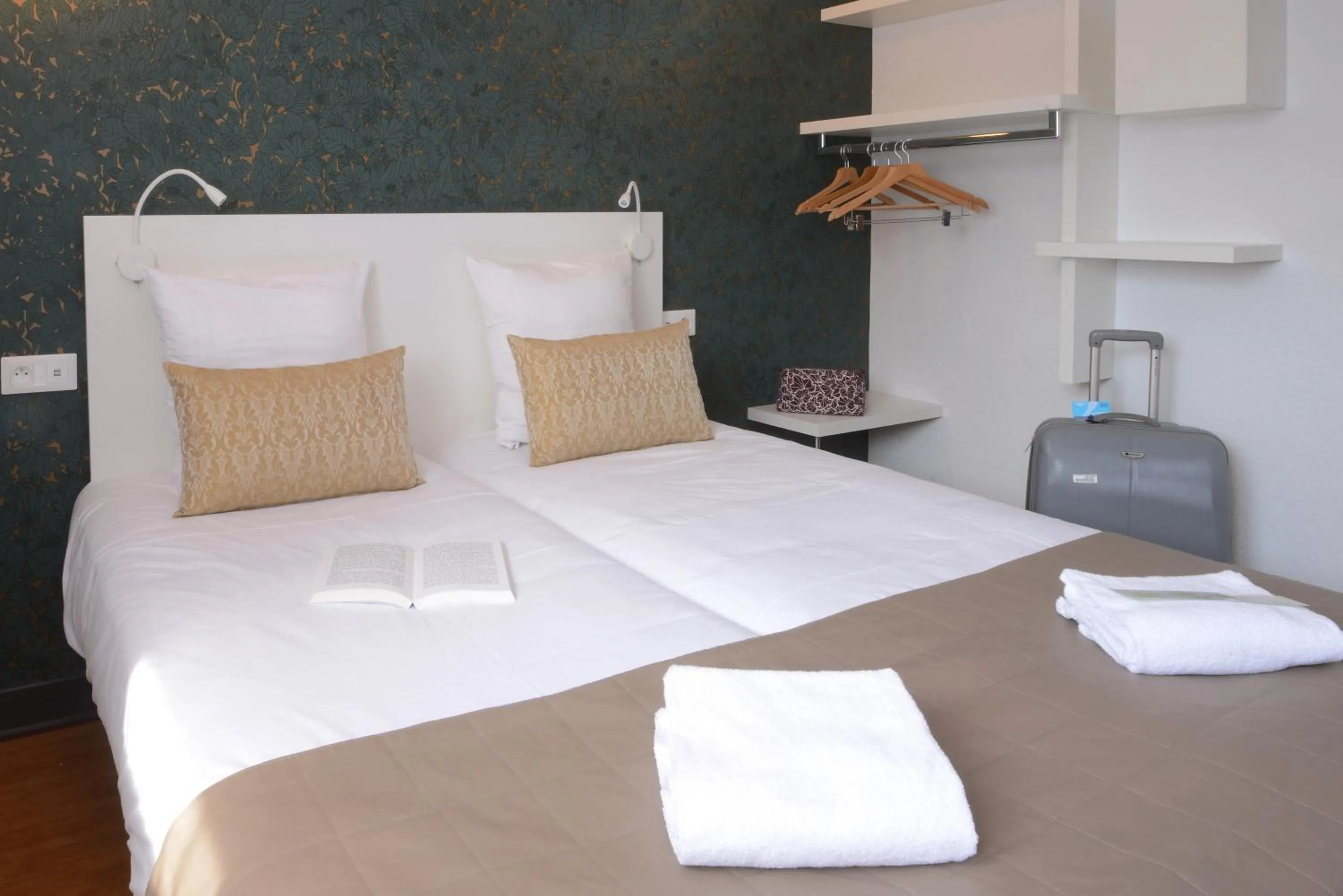 Bed in Hotel Arc-En-Ciel Colmar Contact Hotel