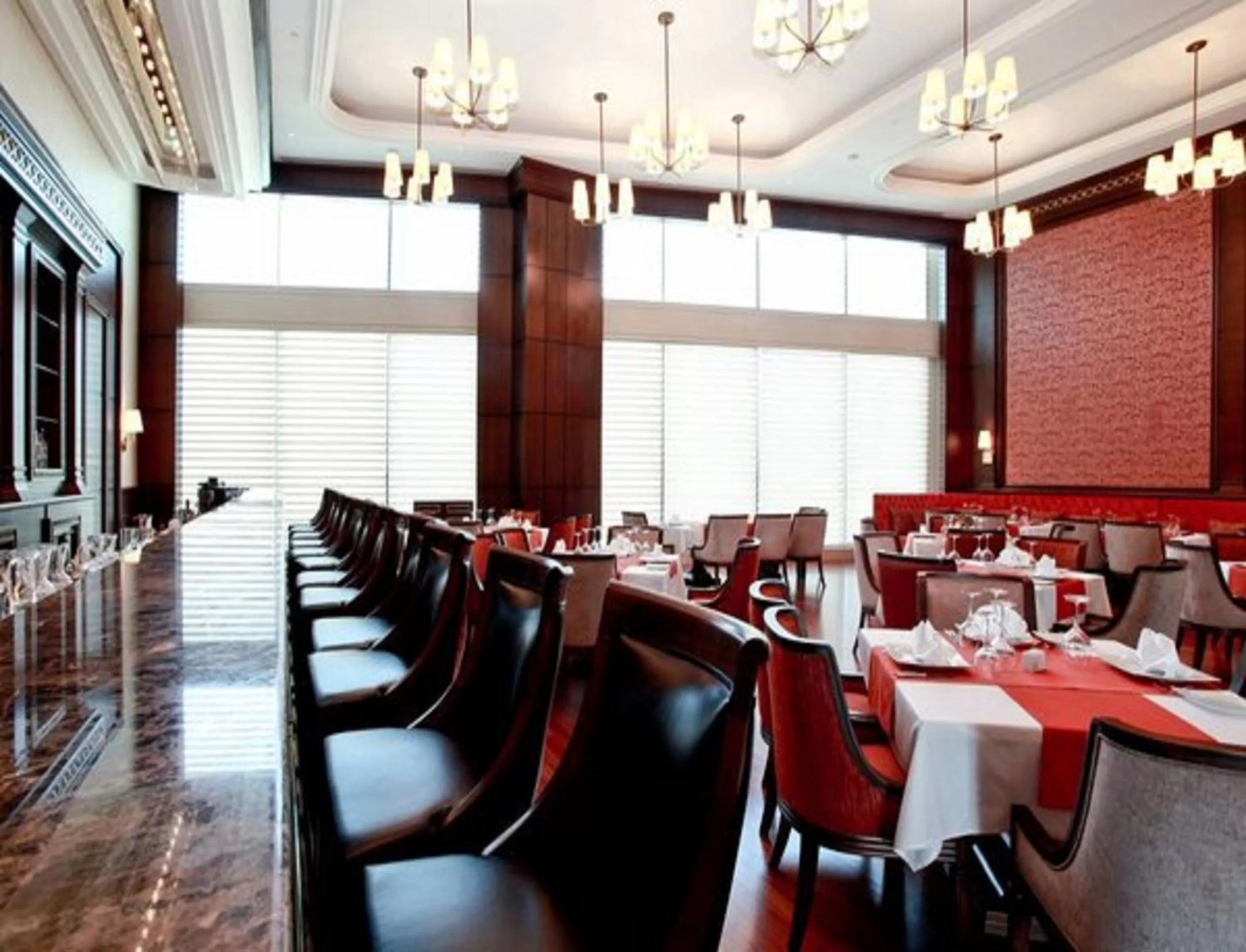 Lounge or bar in Crowne Plaza Istanbul Asia by IHG