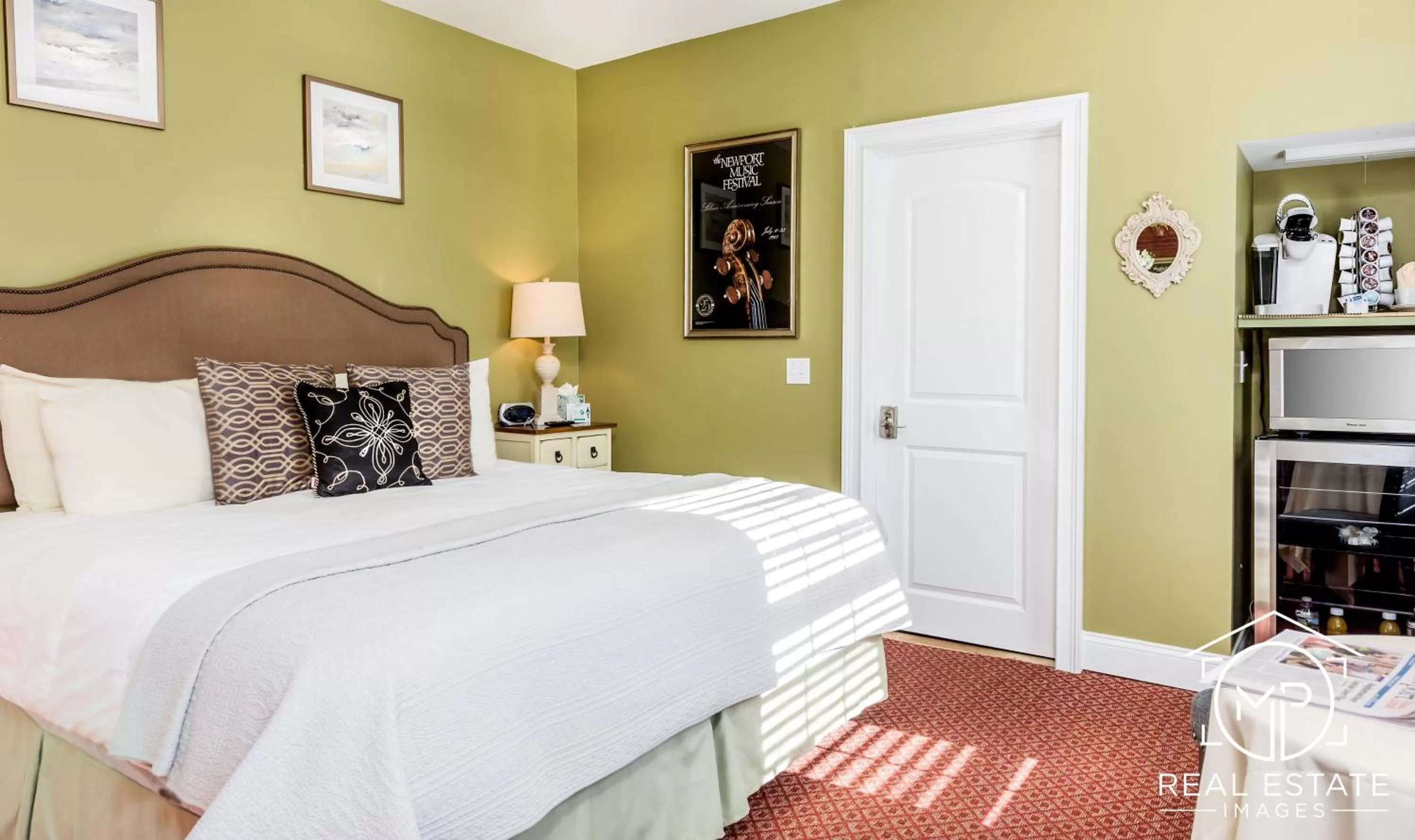 Photo of the whole room, Bed in Bouchard Restaurant & Inn