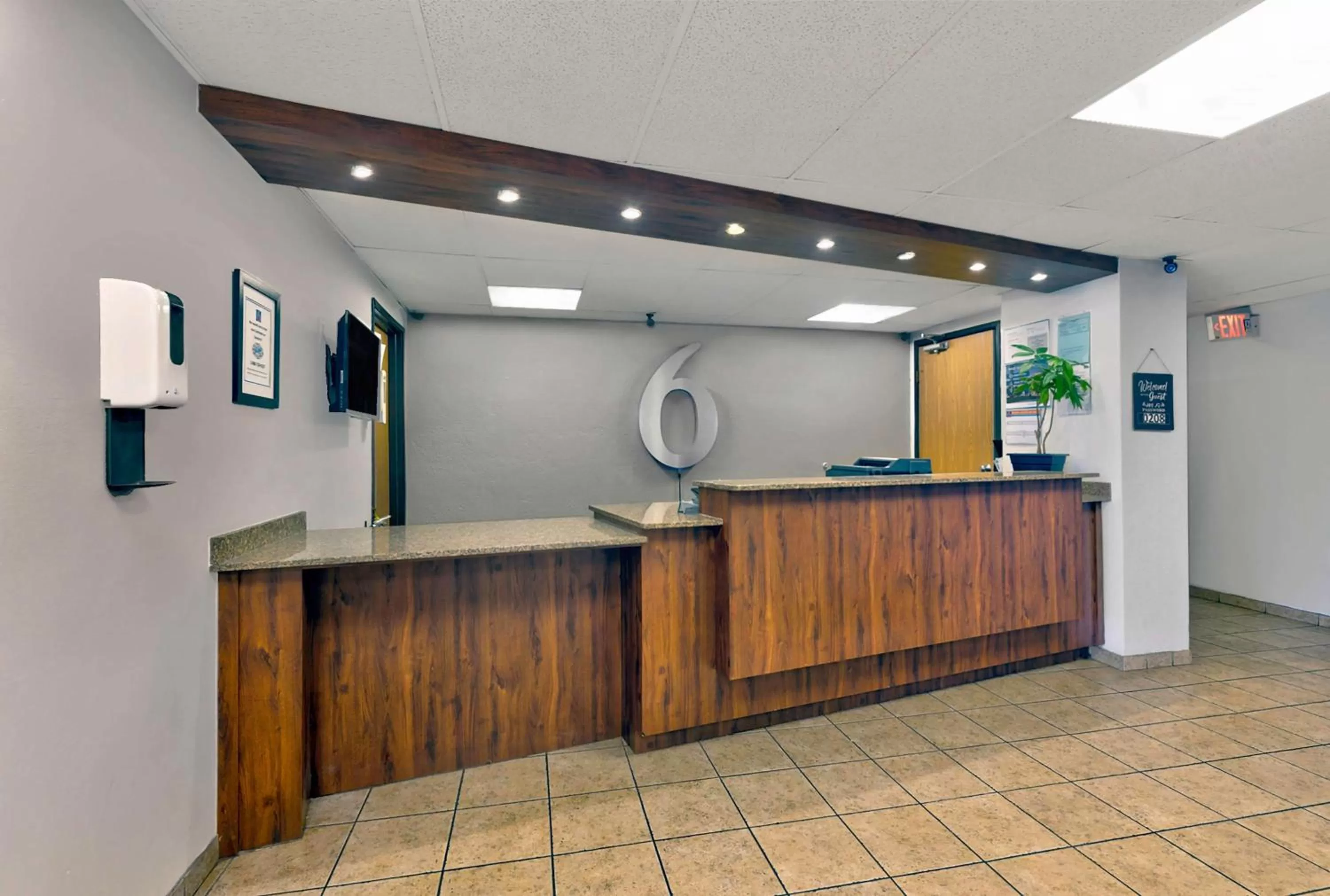 Lobby or reception in Motel 6-Oak Creek, WI