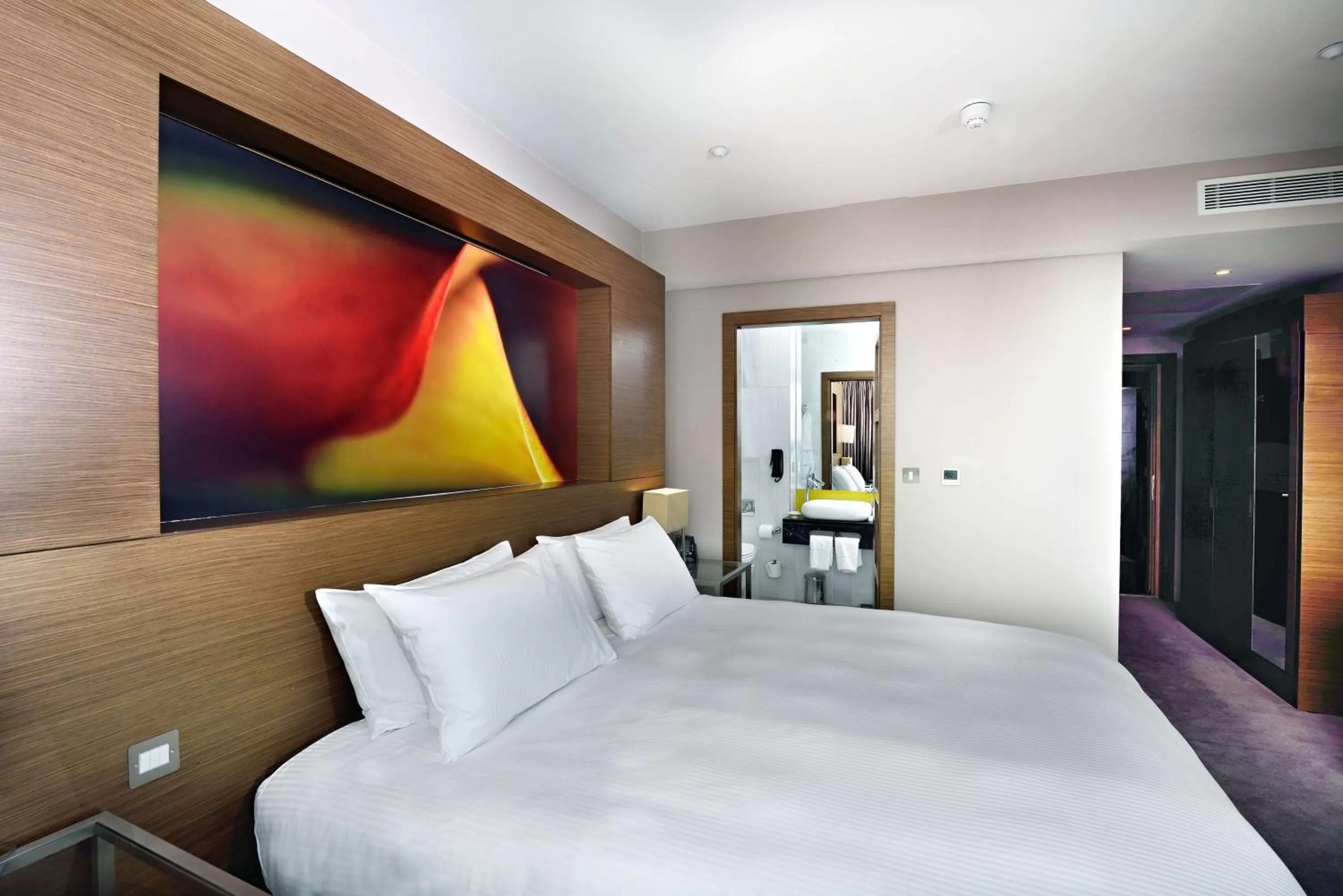 Photo of the whole room, Bed in Hilton Manchester Deansgate