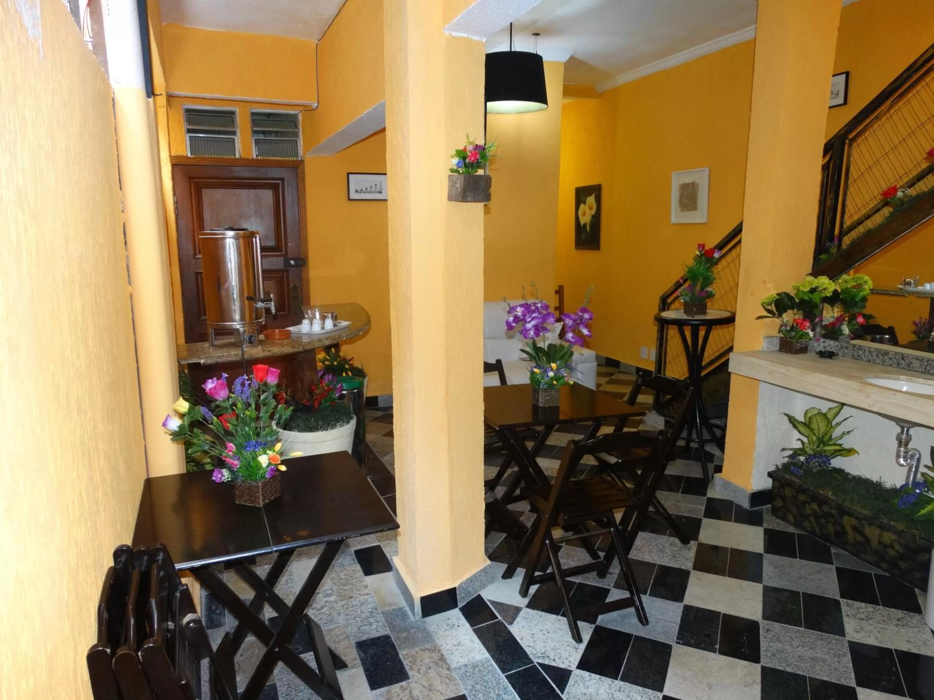 Restaurant/places to eat in Hotel Praça Orione