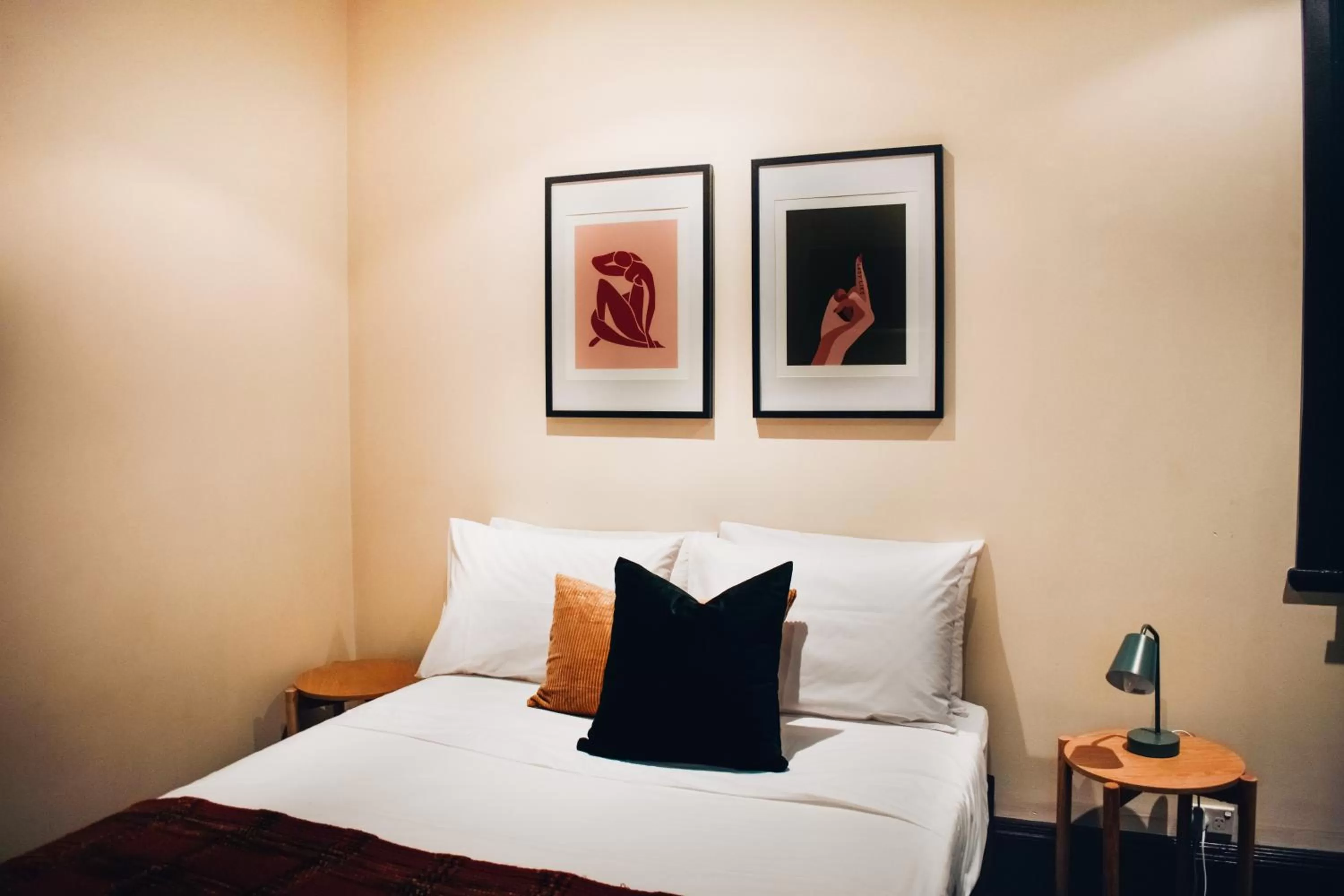 Bed in The Sherwood Hotel