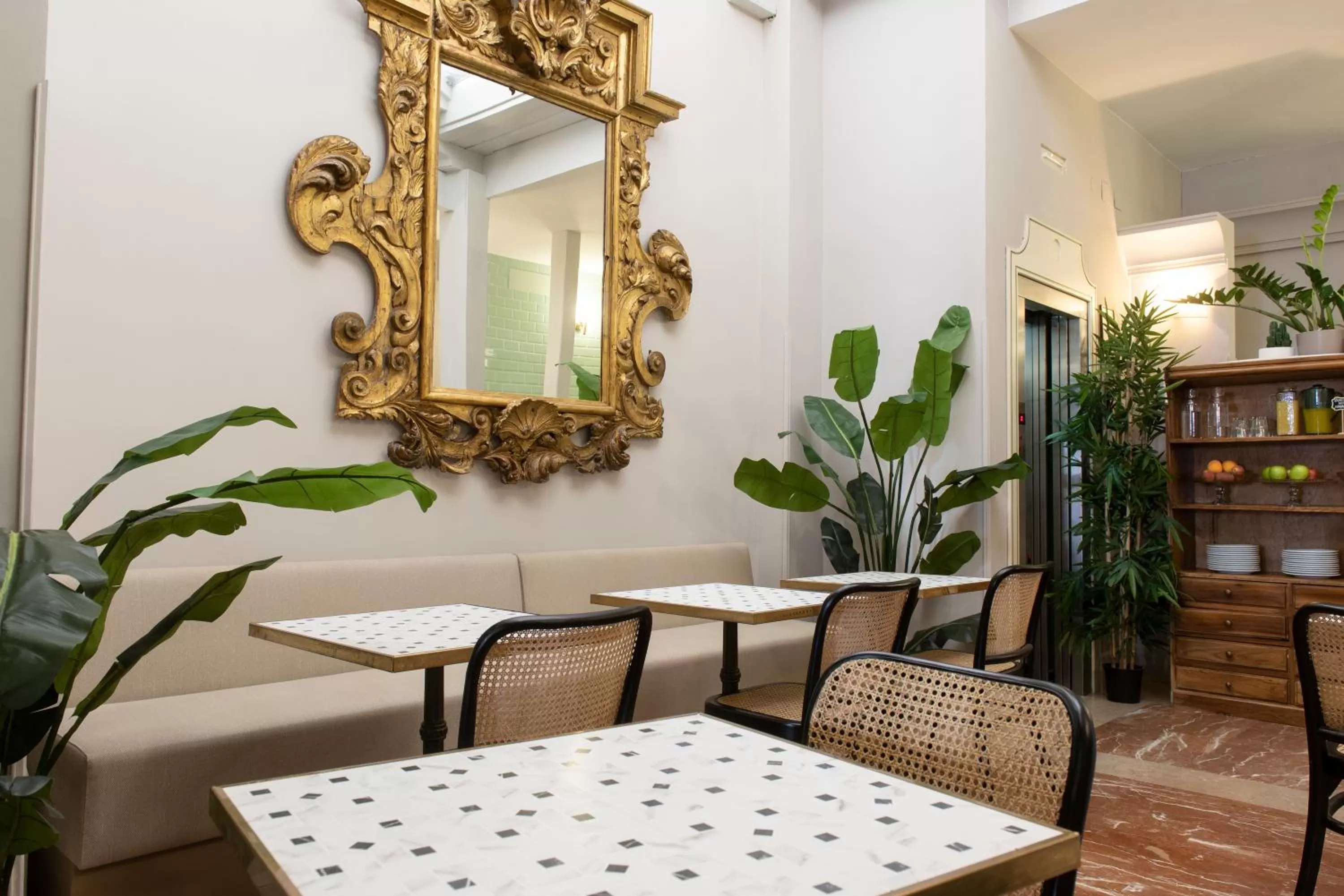 Living room in Hotel Infanta Isabel by Recordis Hotels