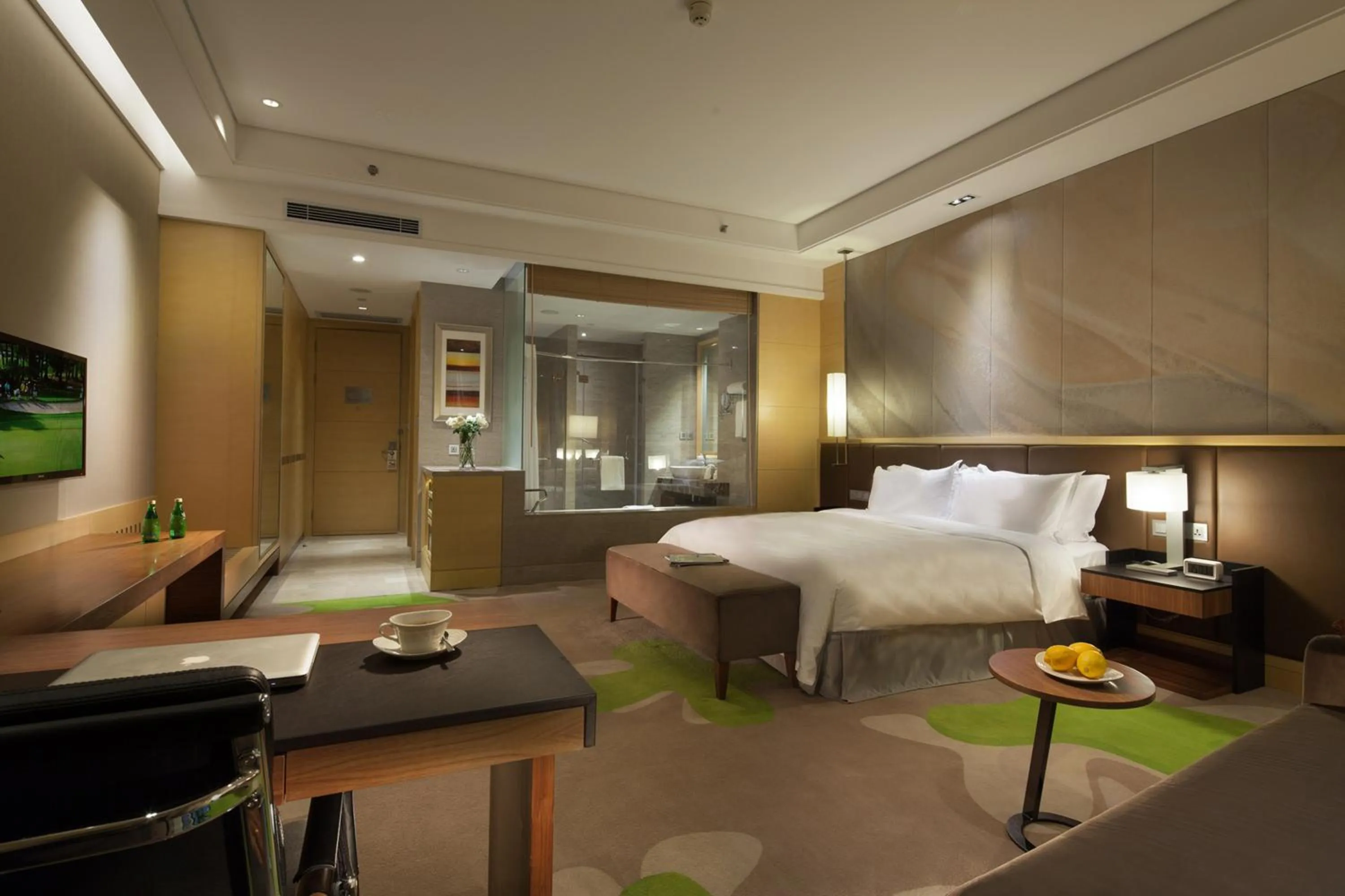 Photo of the whole room, Bed in Hai Tian Expo Hotel