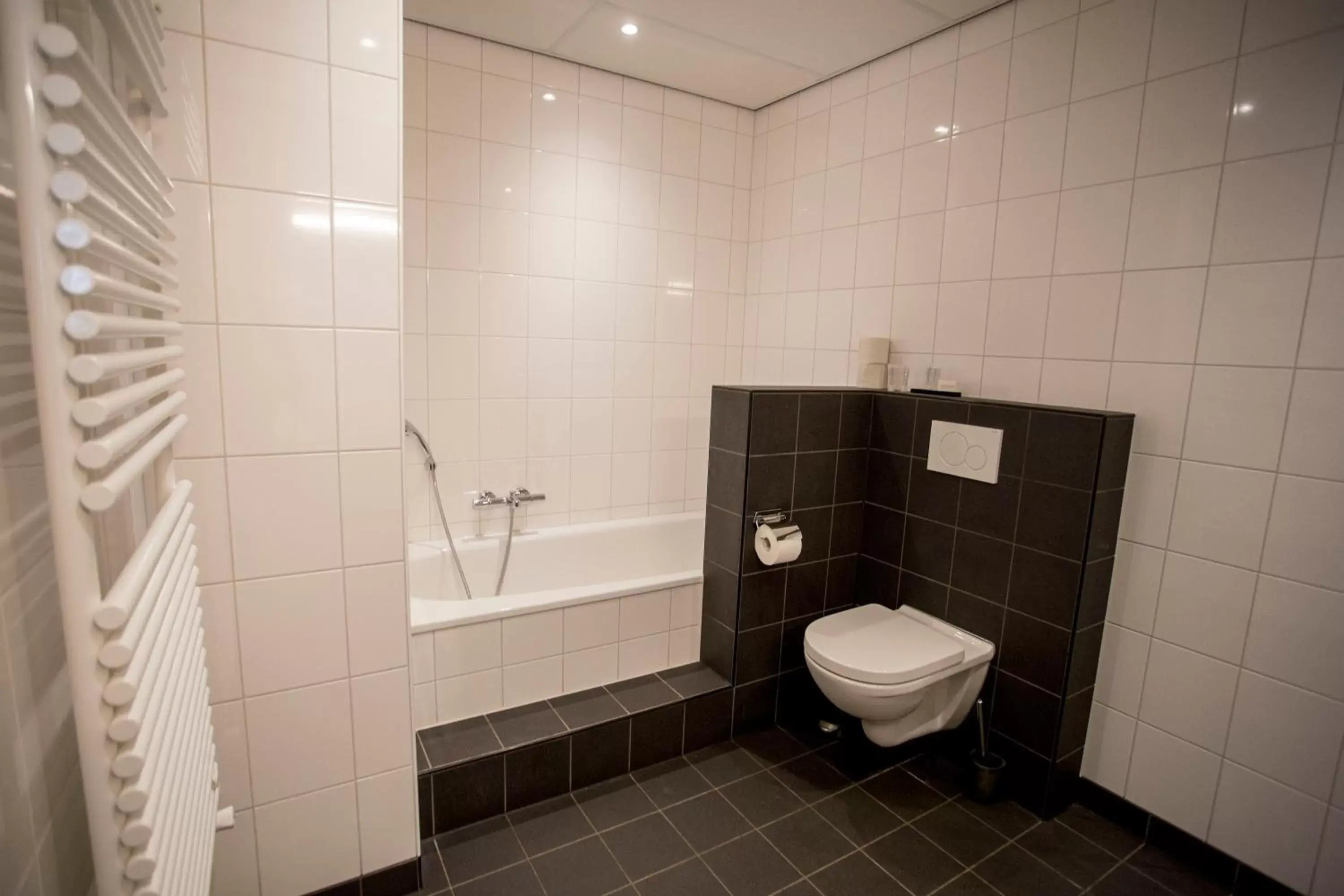 Large Double Room - single occupancy in Hotel In't Holt 1654 Grand Café & Logement Large Double Room - single occupancy in Hotel In't Holt 1654 Grand Café & Logement