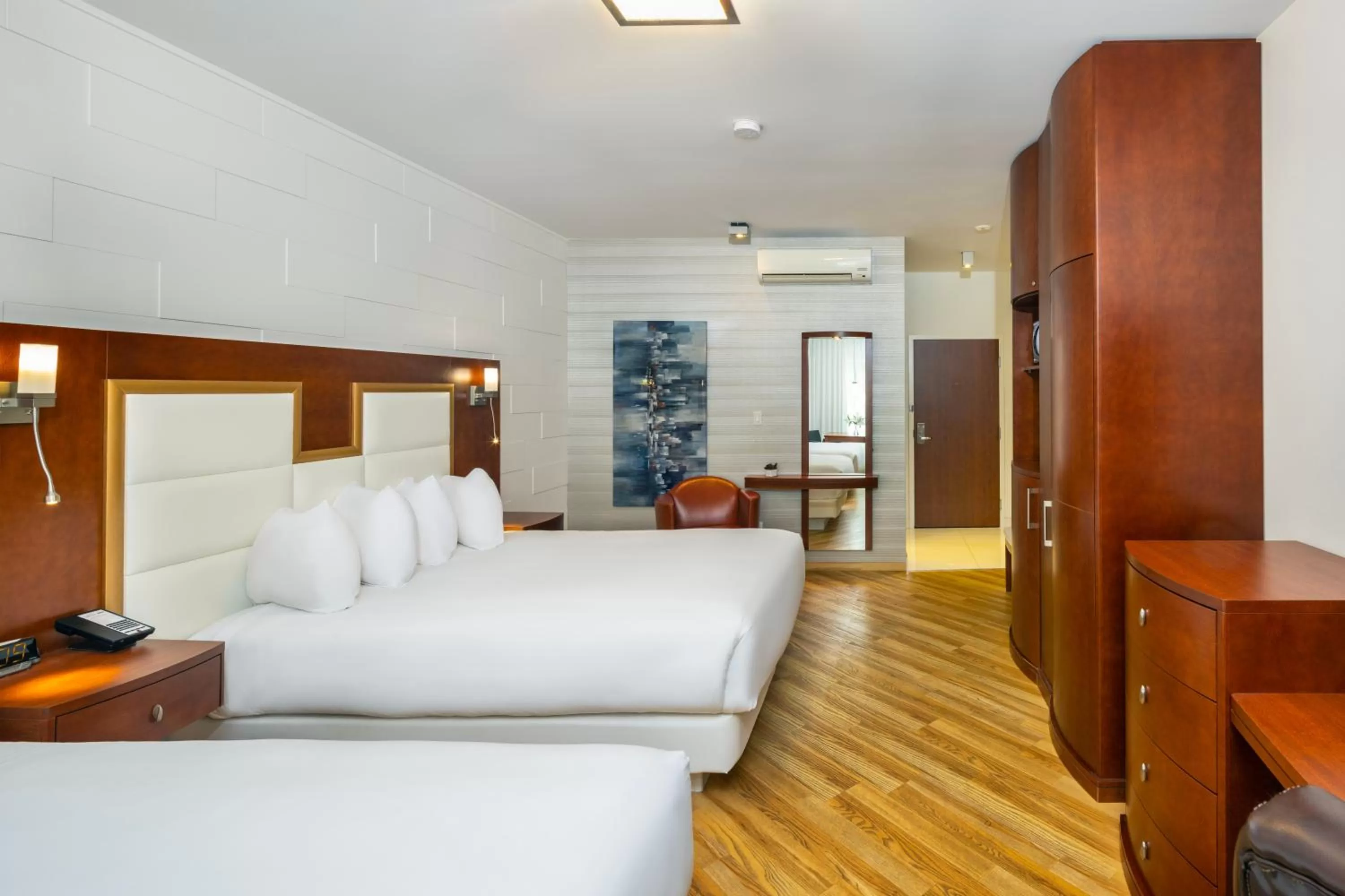 Bed in Les Suites de Laviolette, an Ascend Collection Hotel