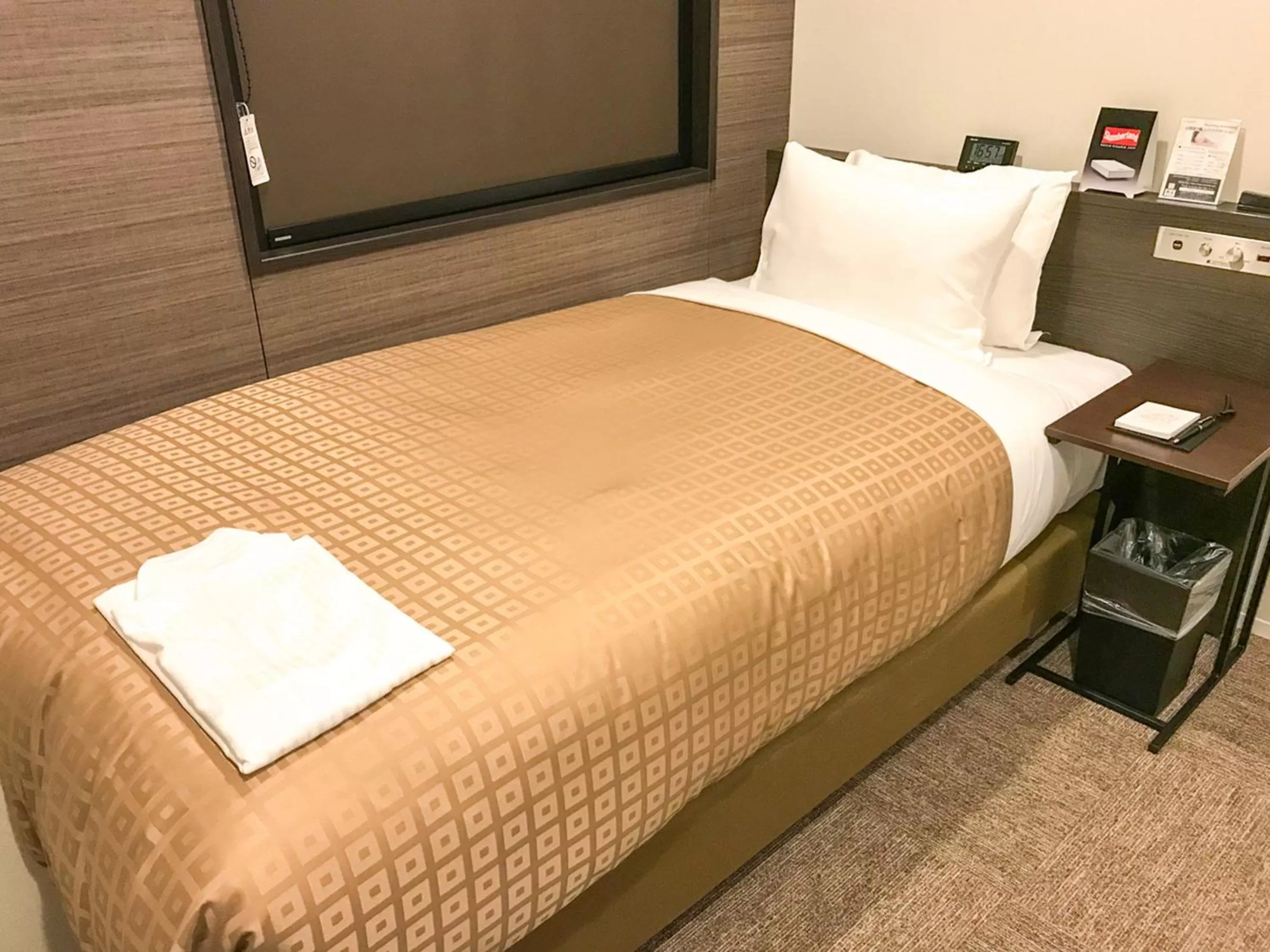 Bed in Hotel Livemax Toyama
