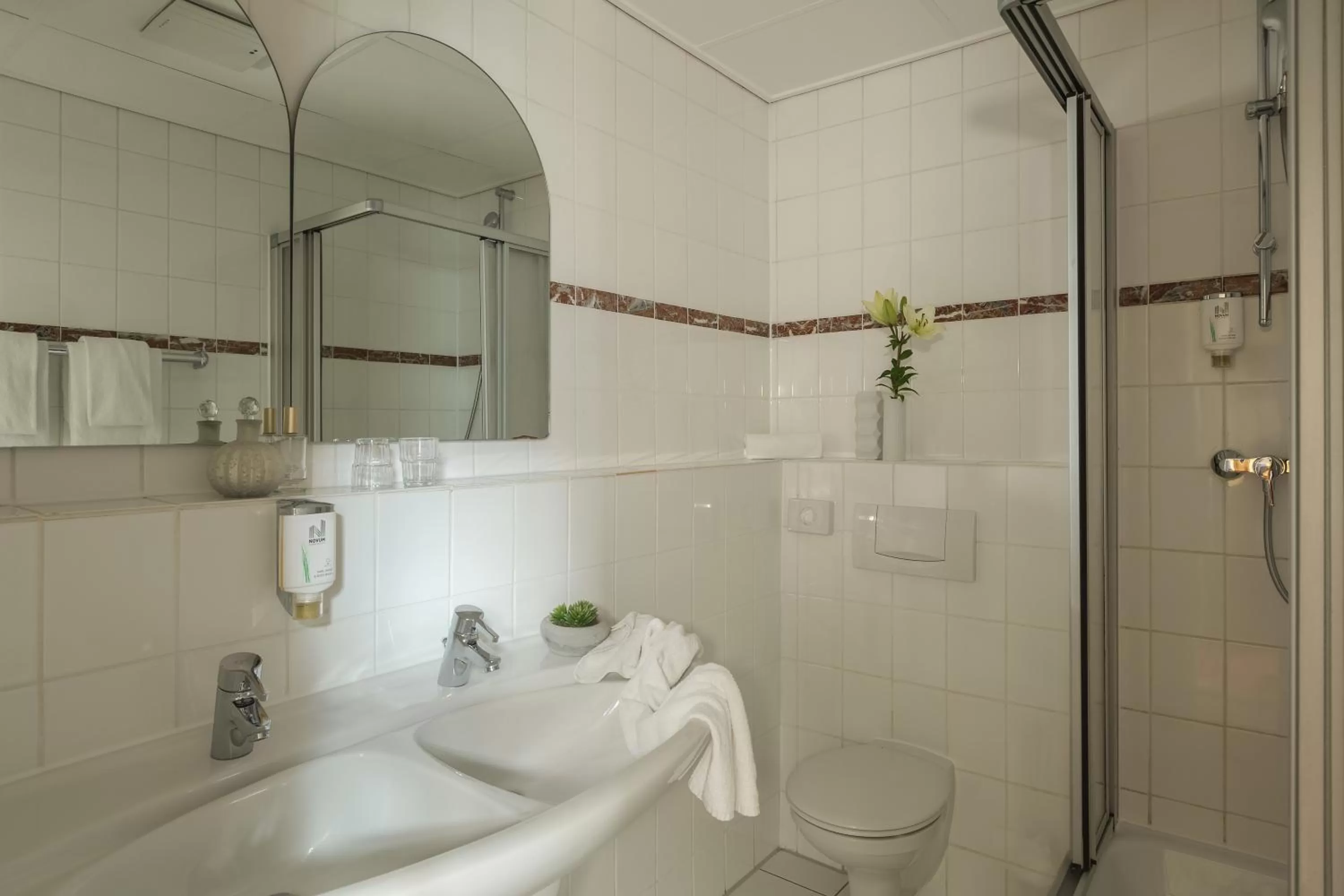 Toilet in Hotel Holstenwall Hamburg Neustadt