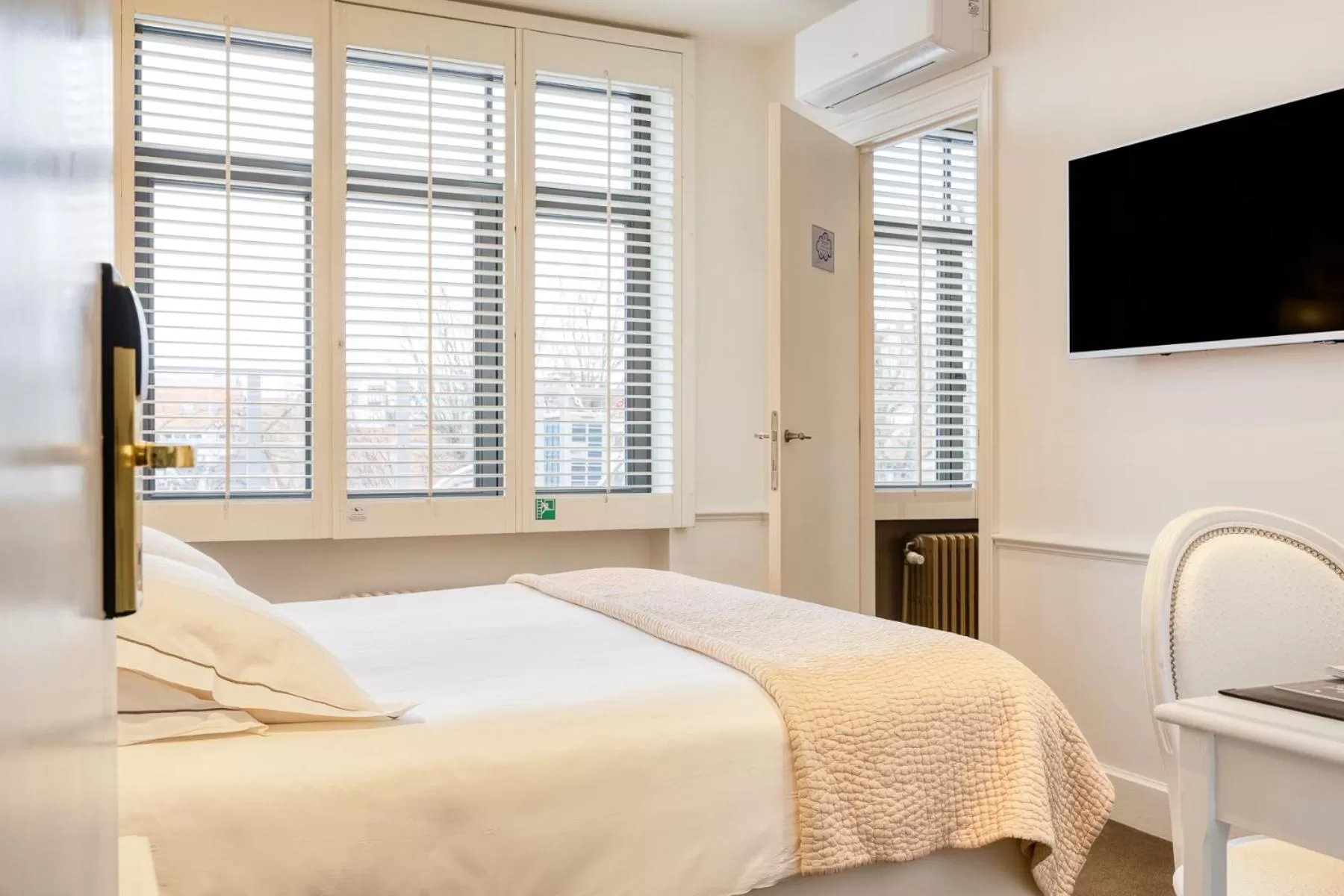 Bedroom, Bed in Hotel Made In Louise