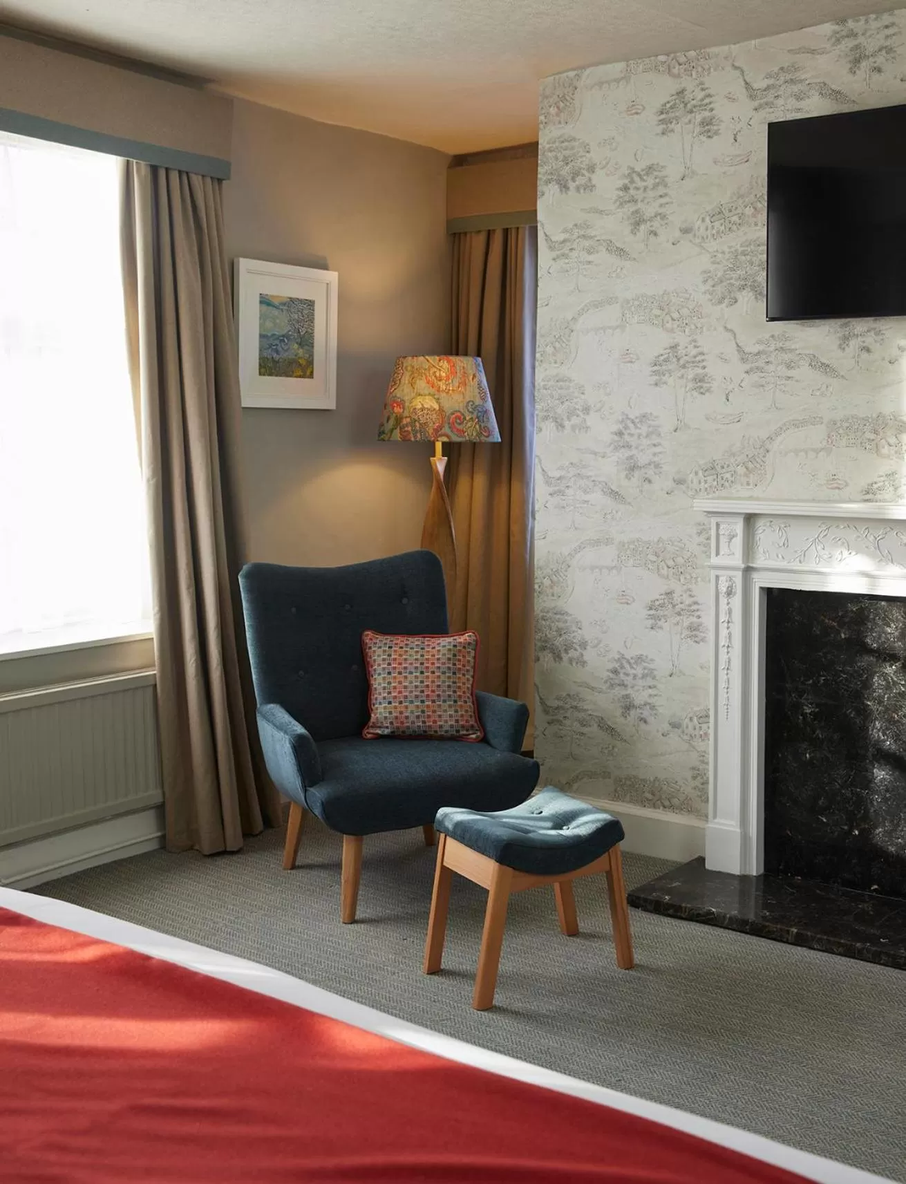 TV and multimedia in Castle Hotel by Chef & Brewer Collection