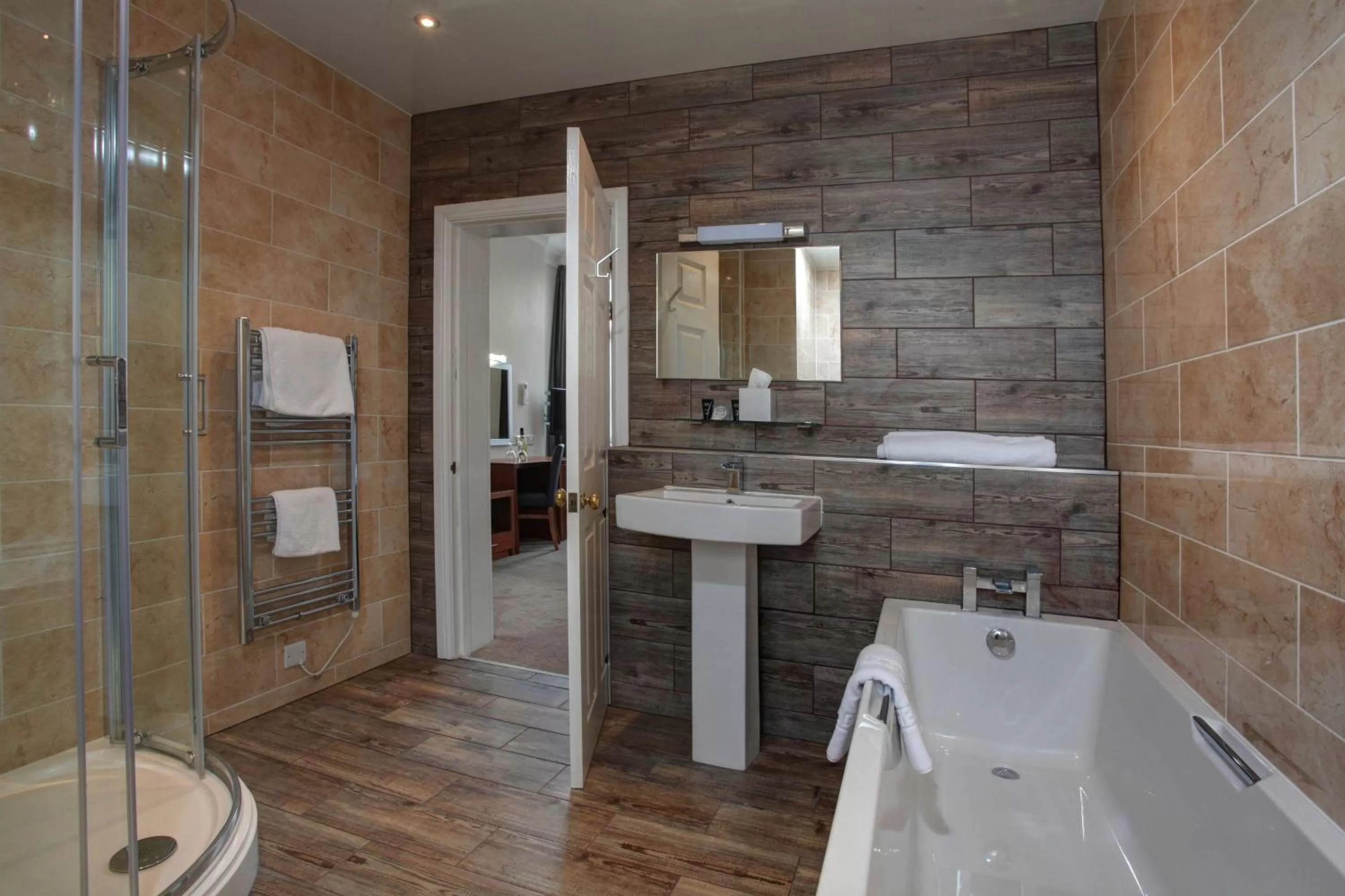 Photo of the whole room in Lion Hotel