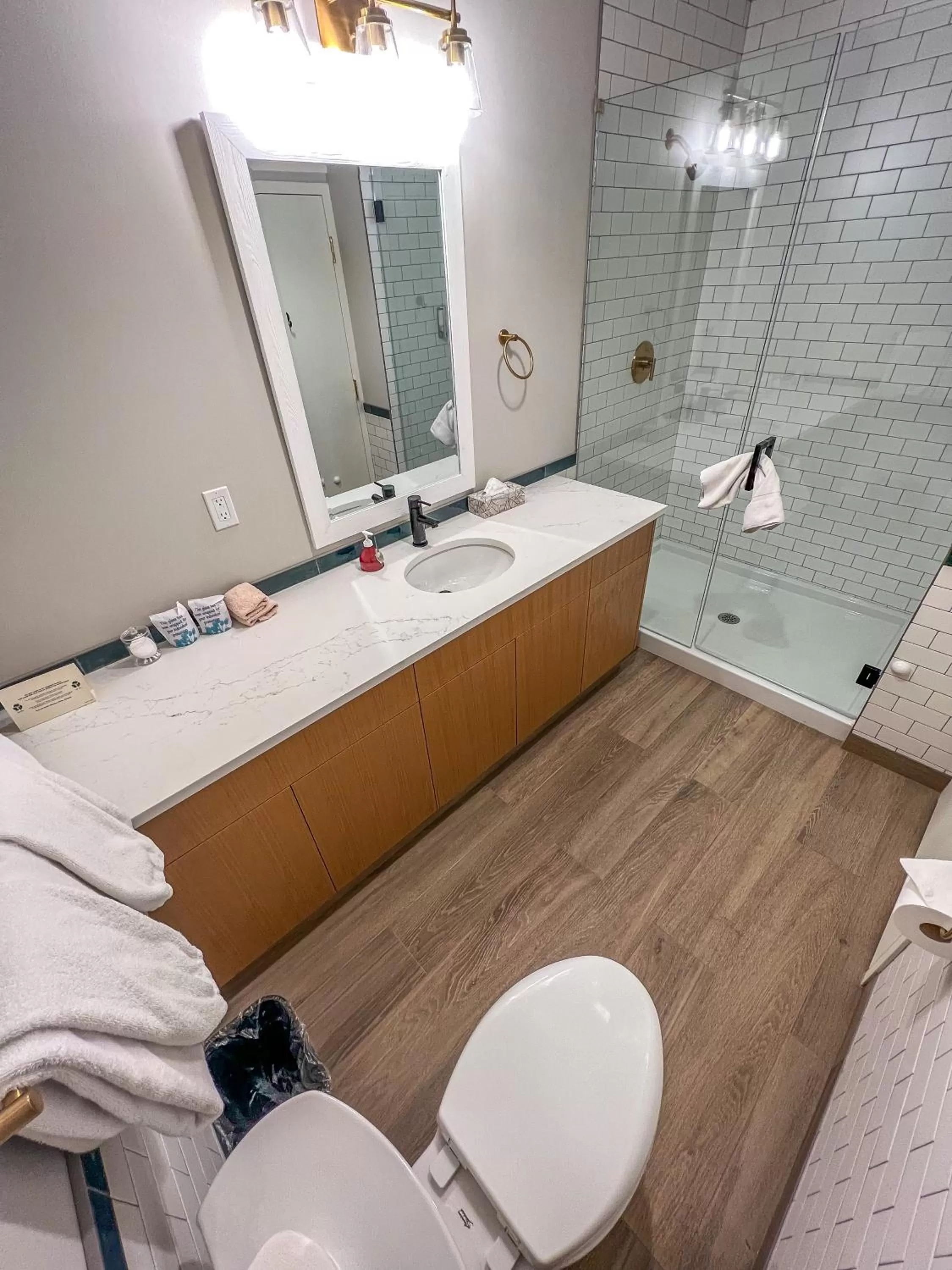 Shower, Bed in Lady MacDonald Country Inn