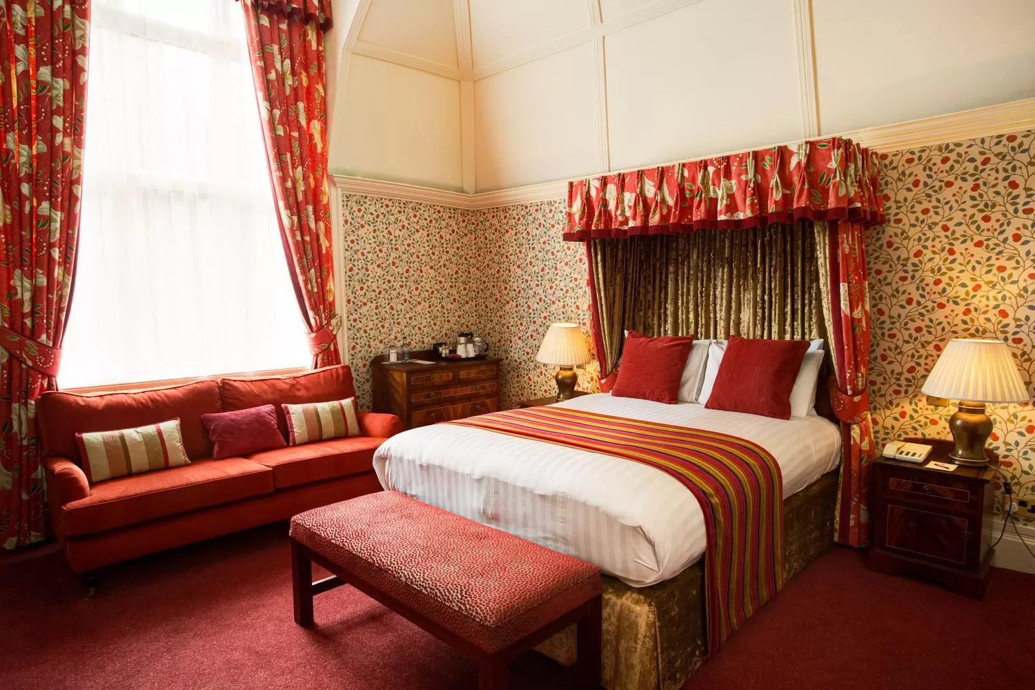 Bedroom, Bed in Best Western PLUS Grim's Dyke Hotel