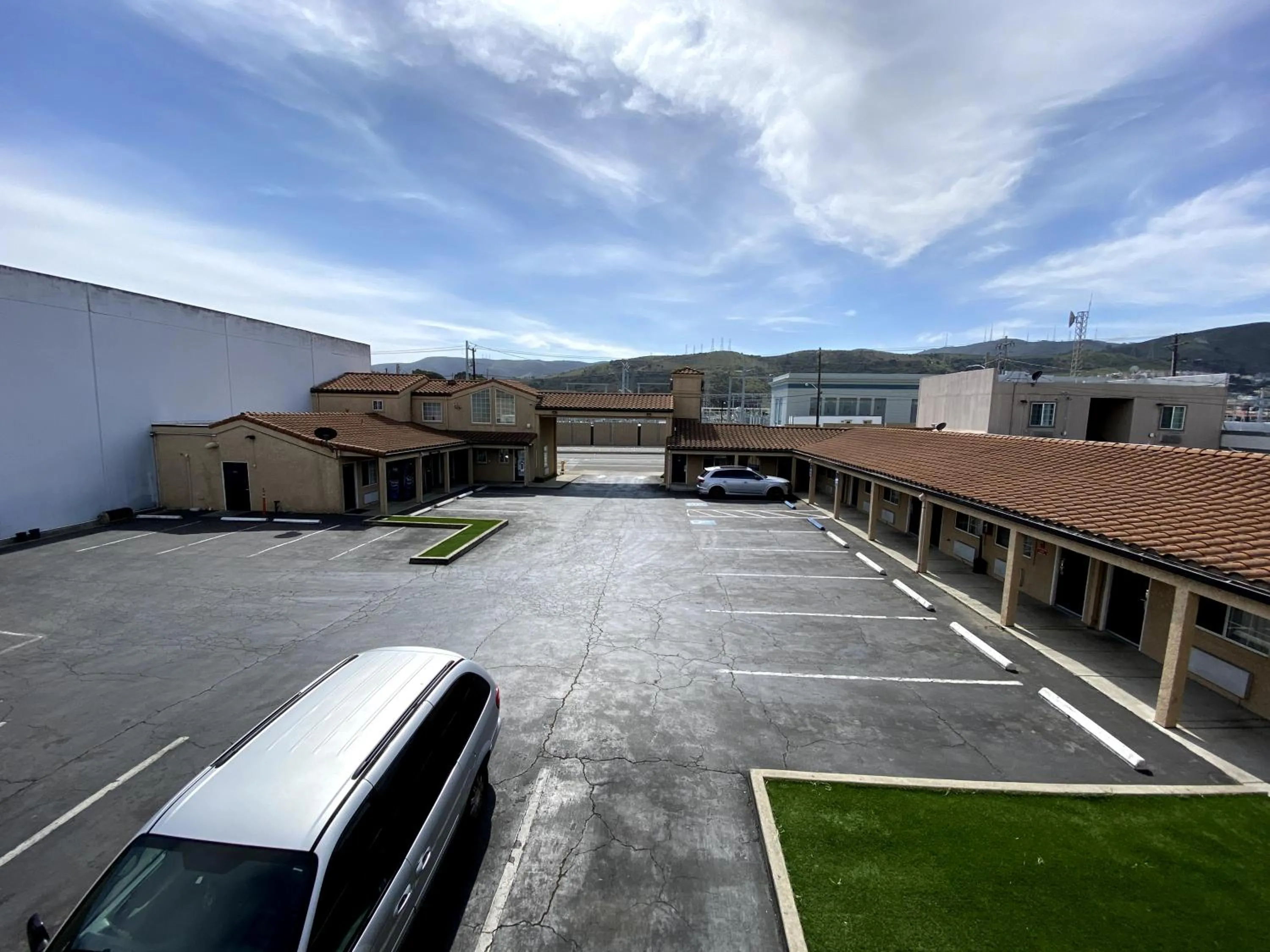 Parking in BridgePoint Inn Daly City