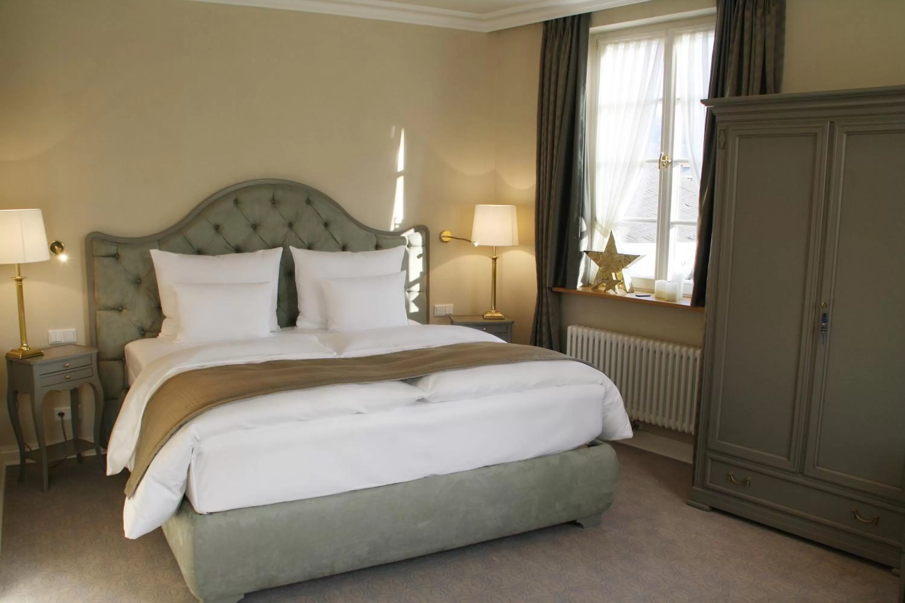 Bed in Romantik Hotel Zur Glocke