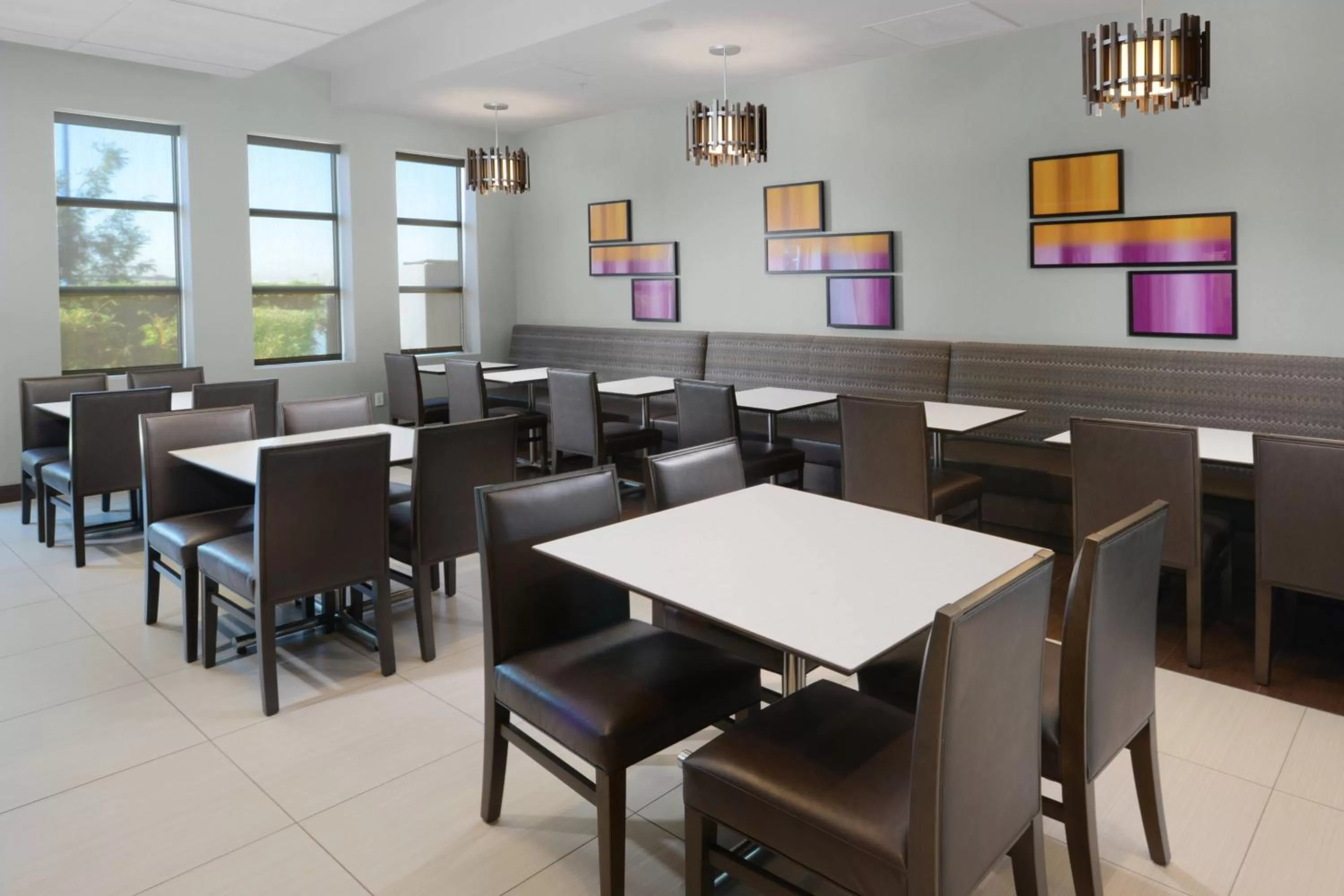 Restaurant/places to eat in Residence Inn Long Beach Downtown