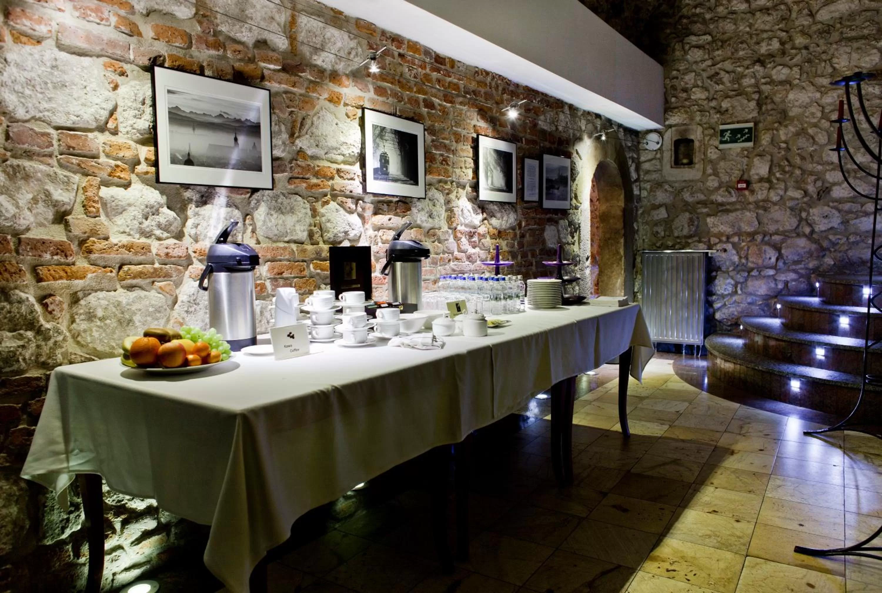 Restaurant/places to eat in Hotel Senacki