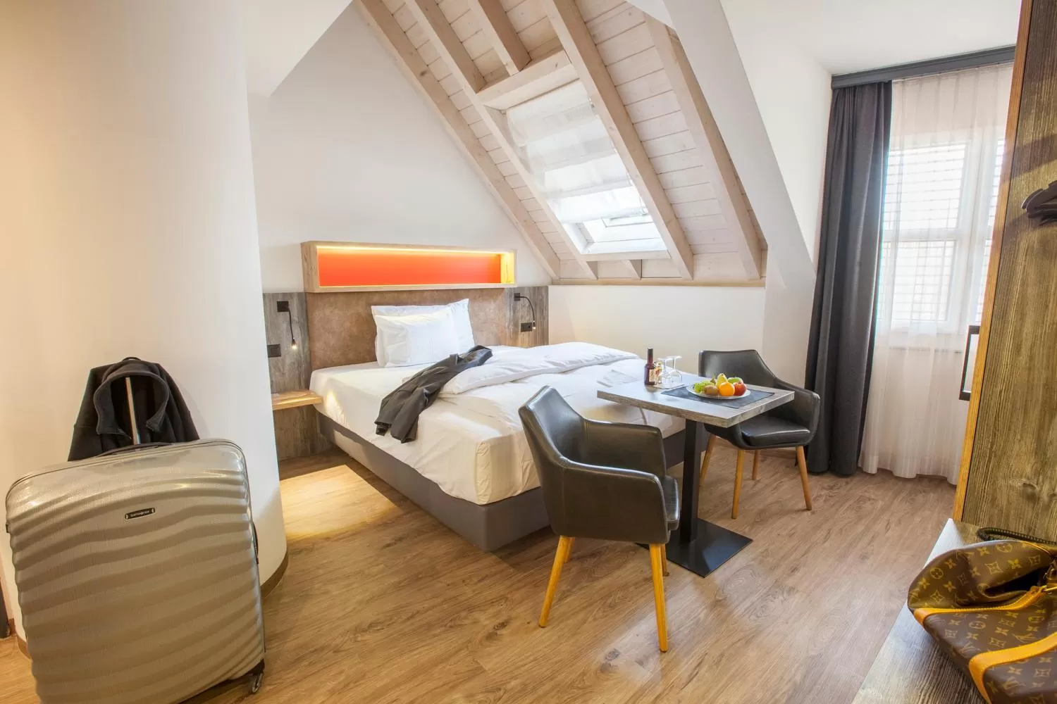 Photo of the whole room, Bed in Boutiquehotel Thessoni Classic & Self service Residence Home Zürich