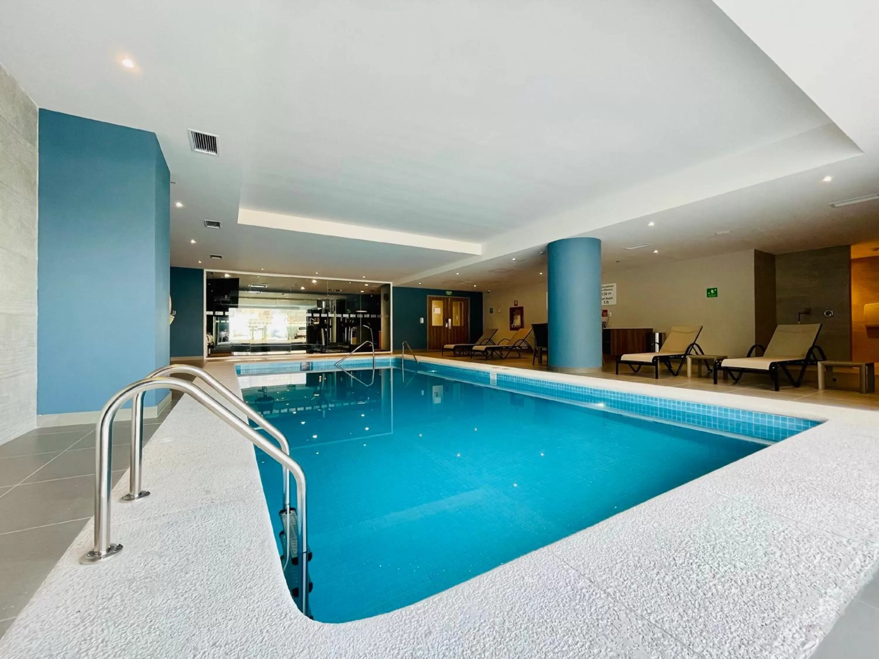 Swimming pool in Holiday Inn Express - Guadalajara Vallarta Poniente by IHG