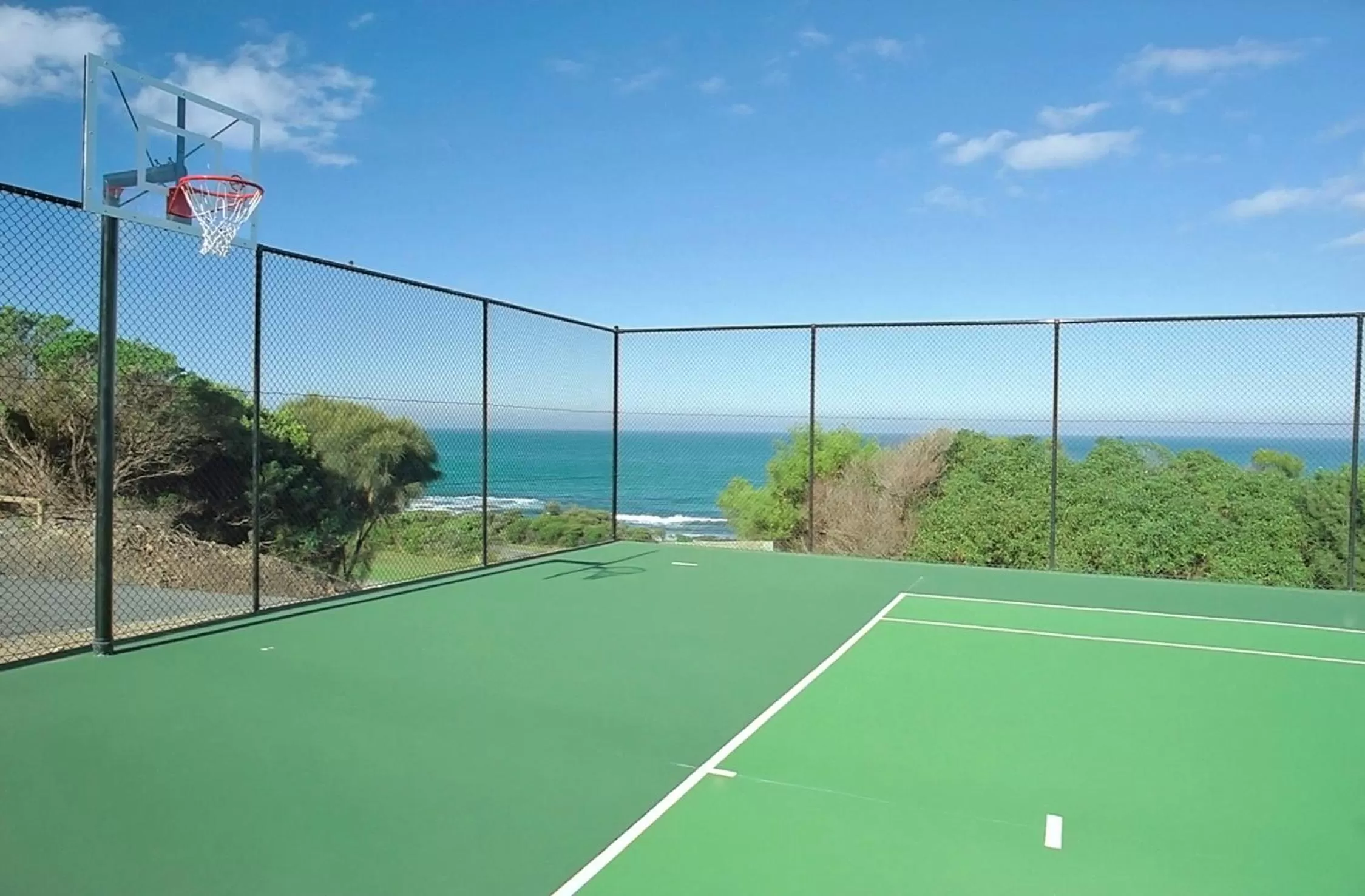 Activities, Tennis/Squash in Whitecrest Eco Apartments Great Ocean Road