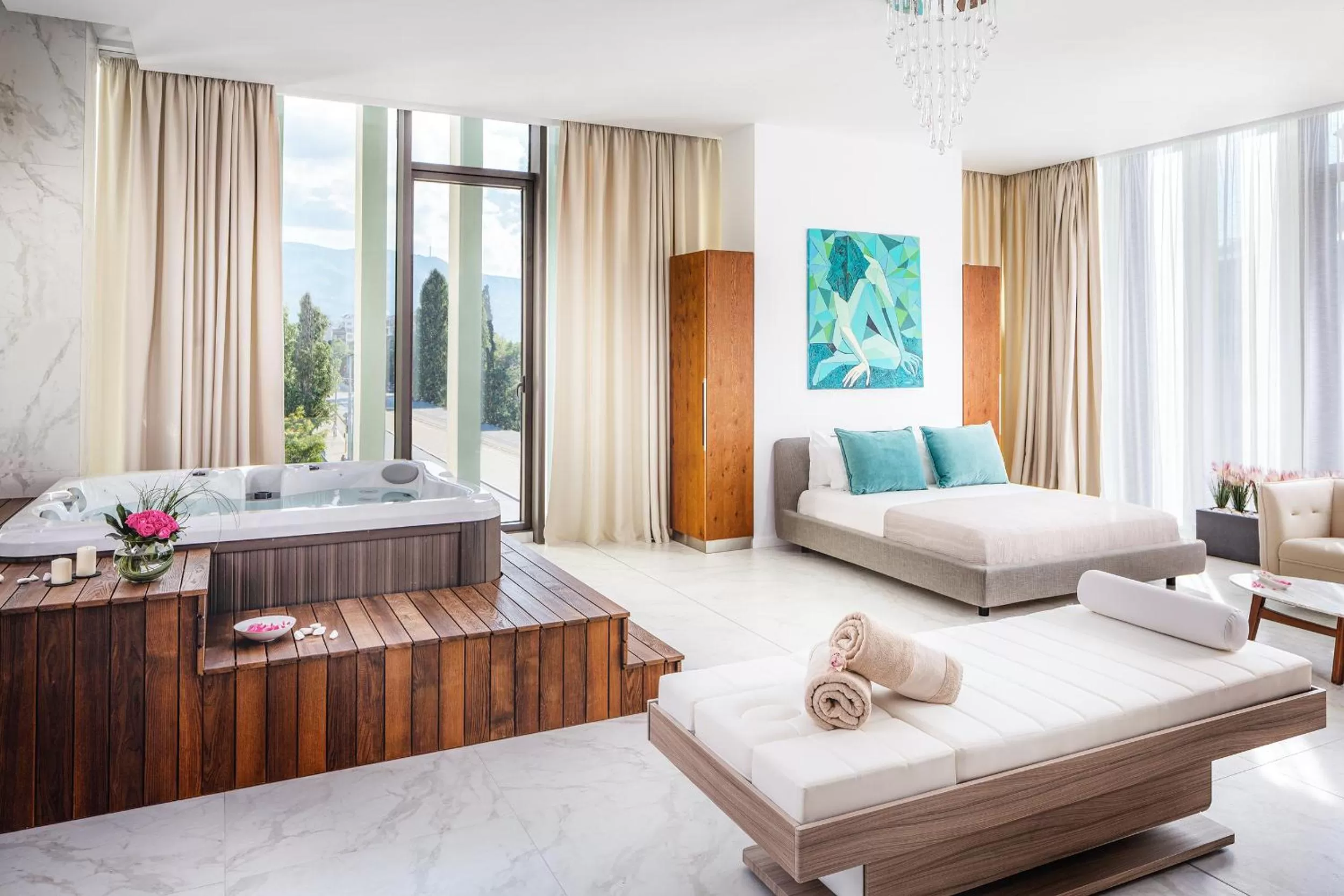 Hot Tub, Bed in Grand Hotel Millennium Sofia