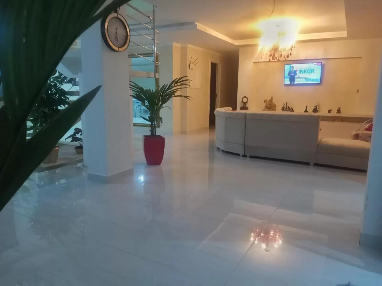 Communal lounge/ TV room in Pousada Cavalero