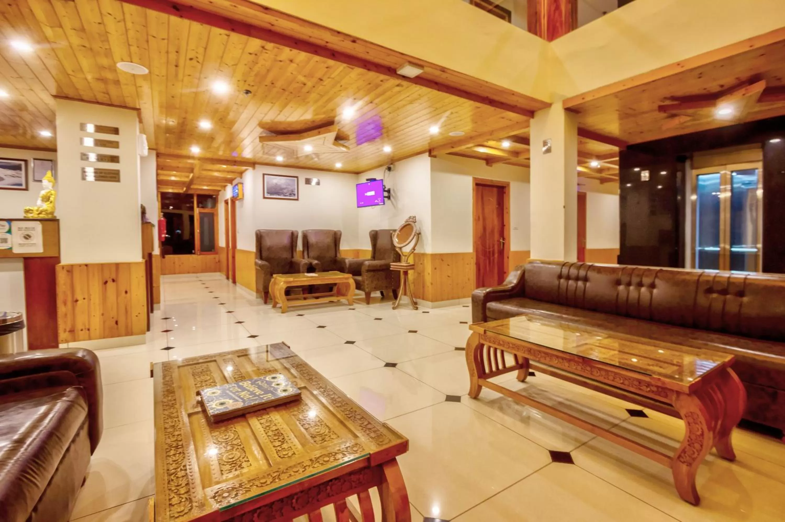 Lobby or reception in Snow City's Montana Blues Resort Manali - Heated & Air-Cooled Stay