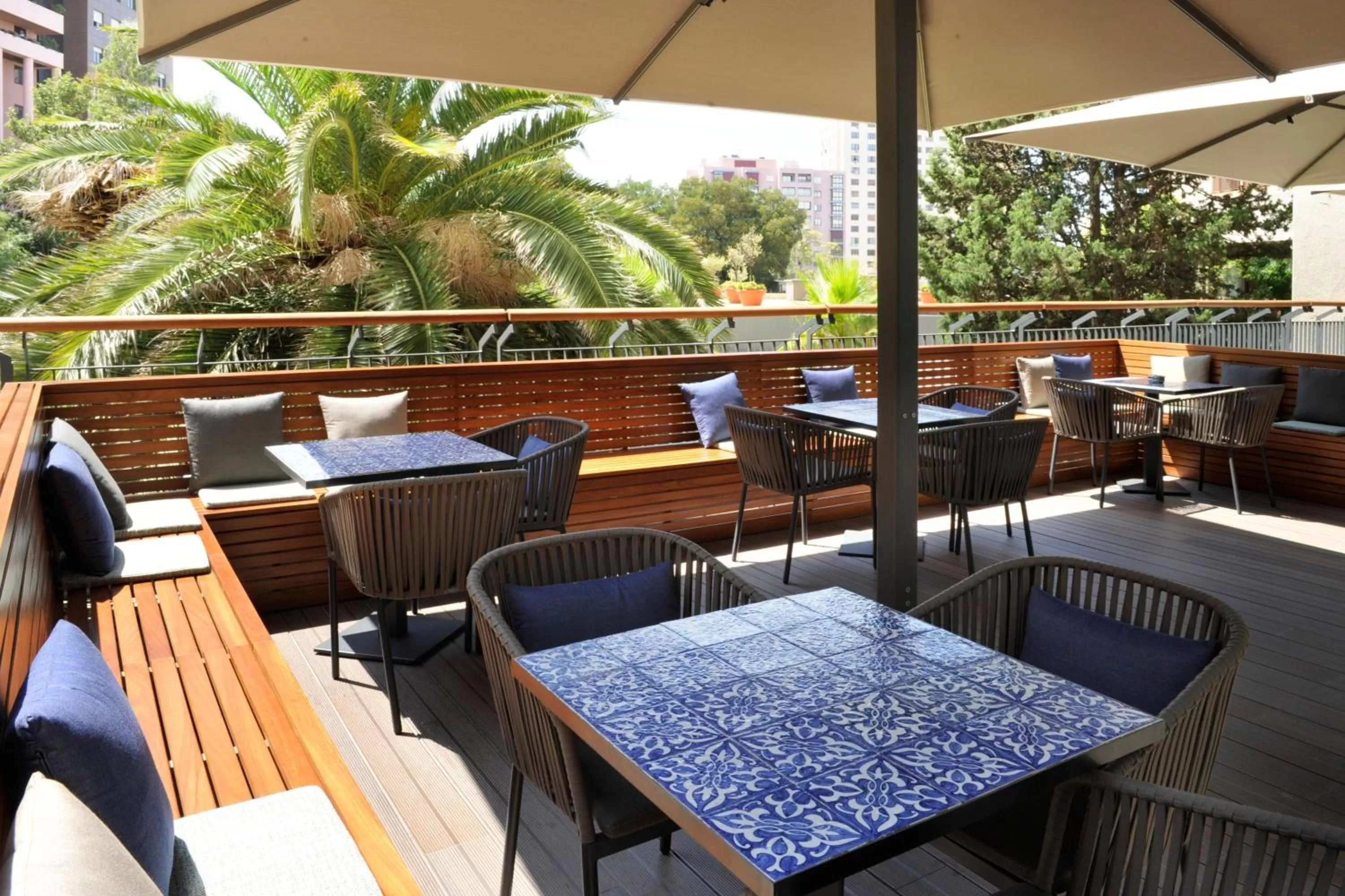 Restaurant/places to eat in Lisbon Marriott Hotel