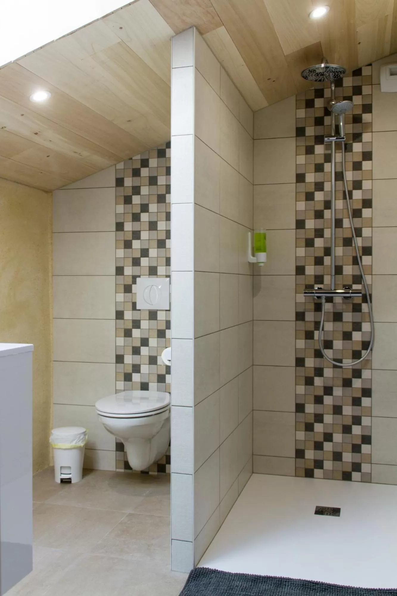 Shower in Le Puy Carmin - Chambre d'hôtes avec jacuzzi