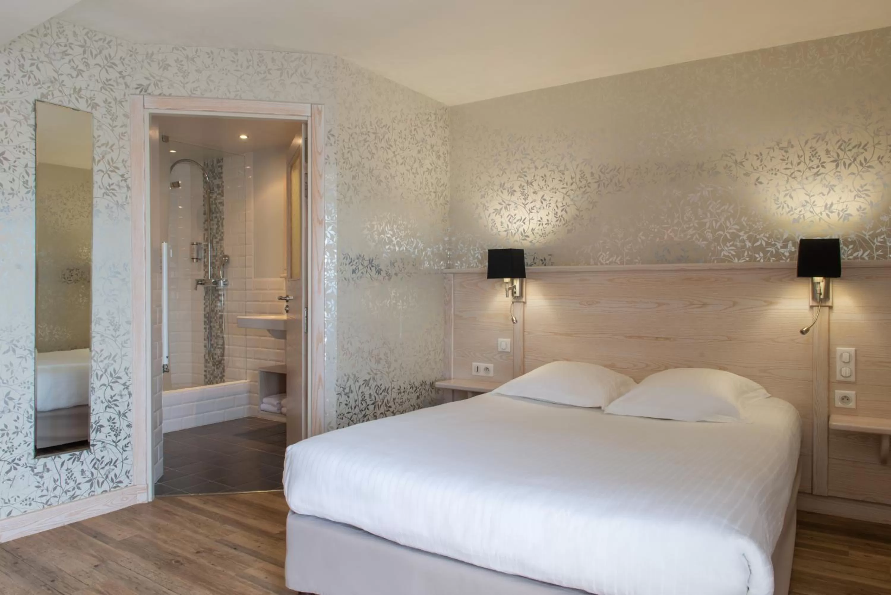 Bedroom, Bed in Domaine du Limonay, The Originals Collection