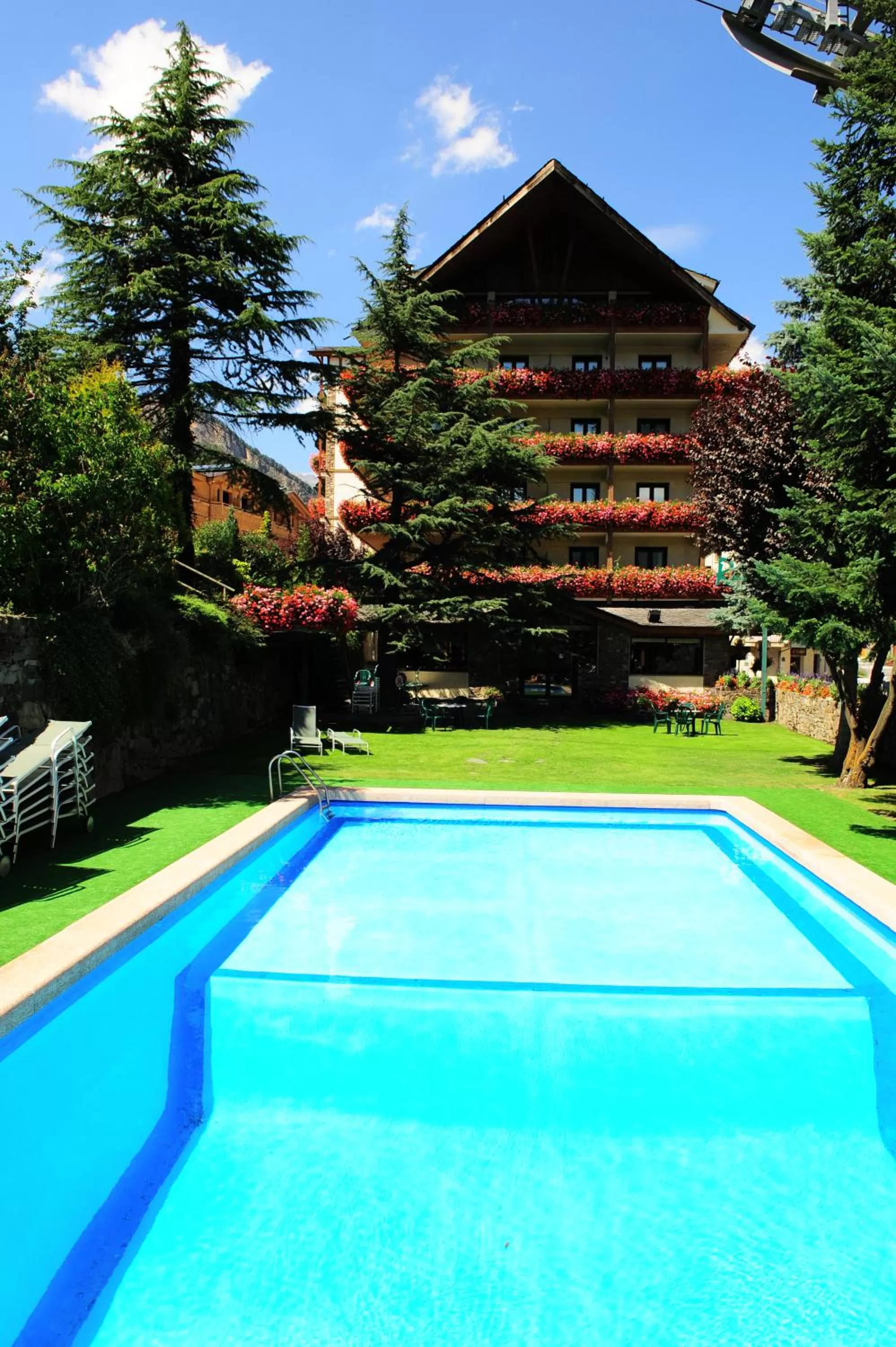 Swimming pool in Rutllan & Spa