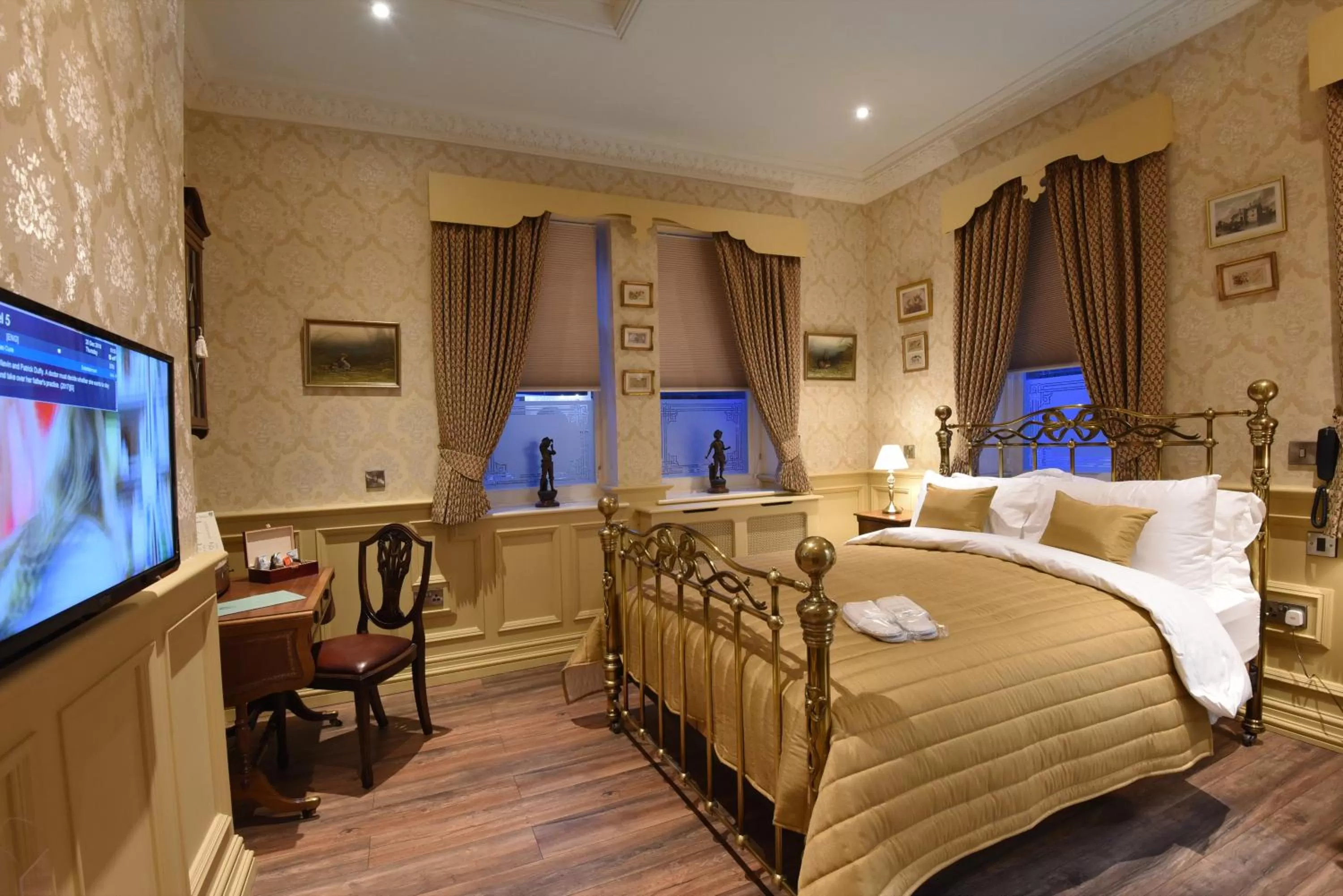 Bed in The Aston Tavern