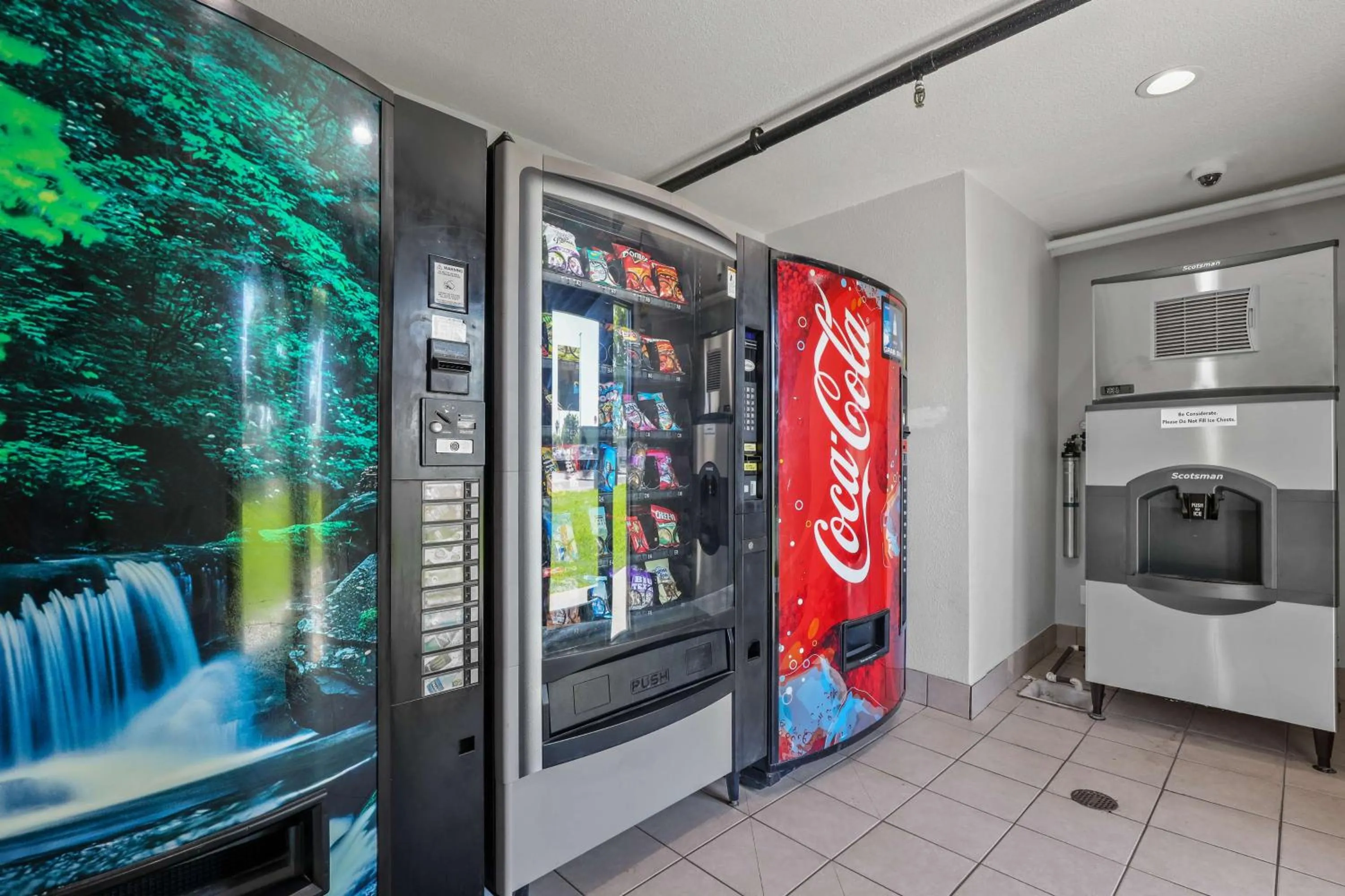 Property building in Motel 6-Escondido, CA