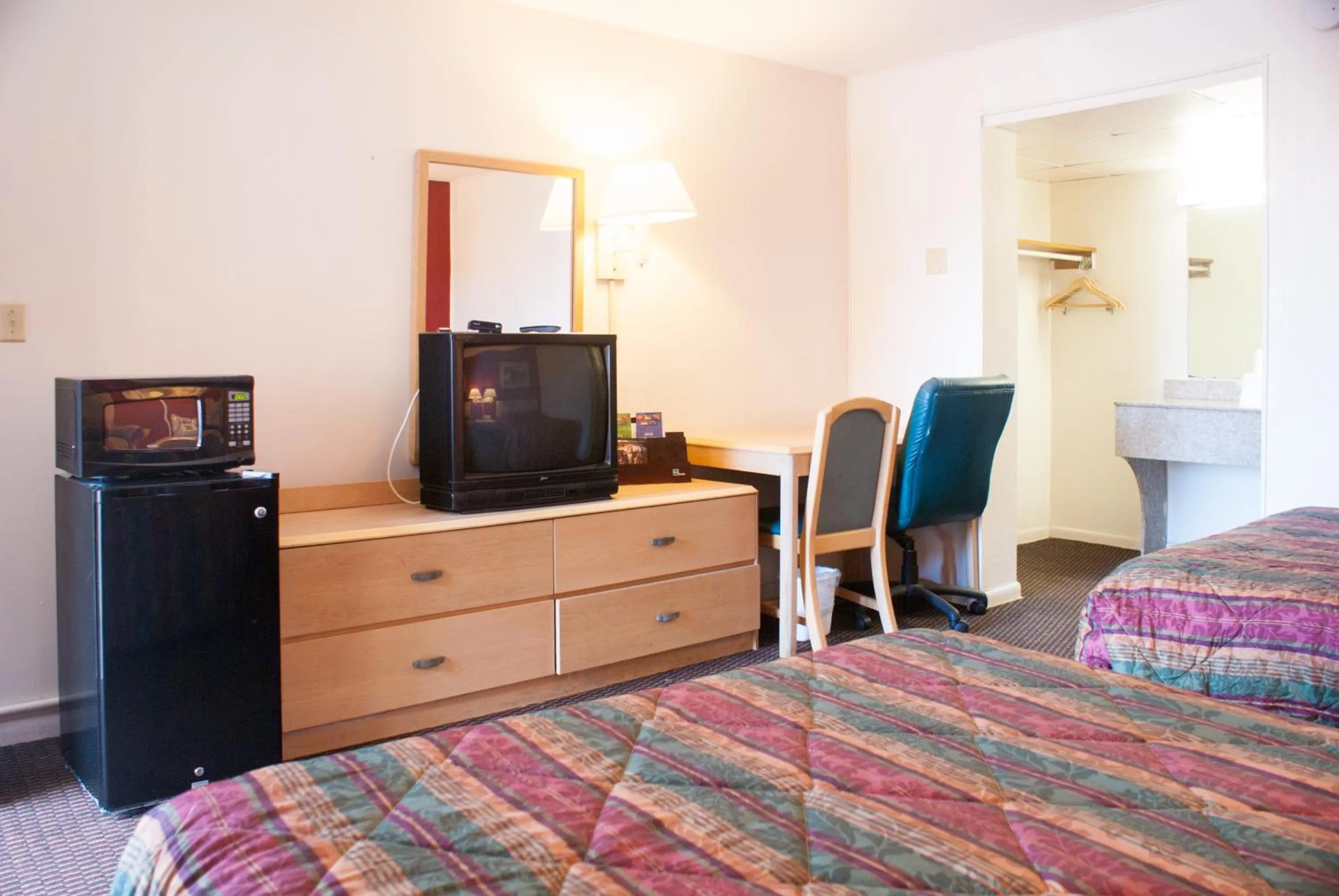 Decorative detail, Bed in Scottish Inn Downtown Jacksonville