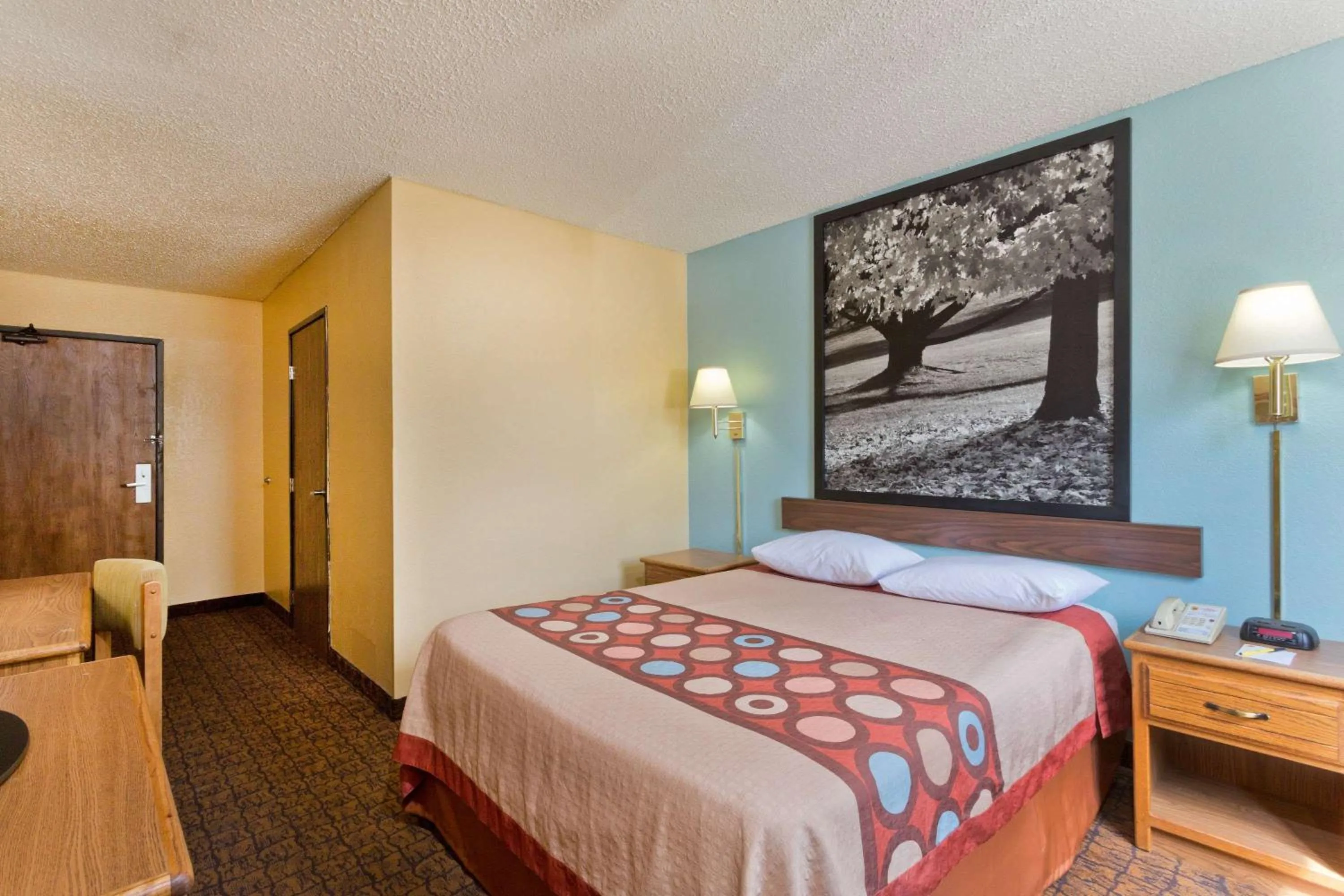 Photo of the whole room in Super 8 by Wyndham Lexington Park/California Area