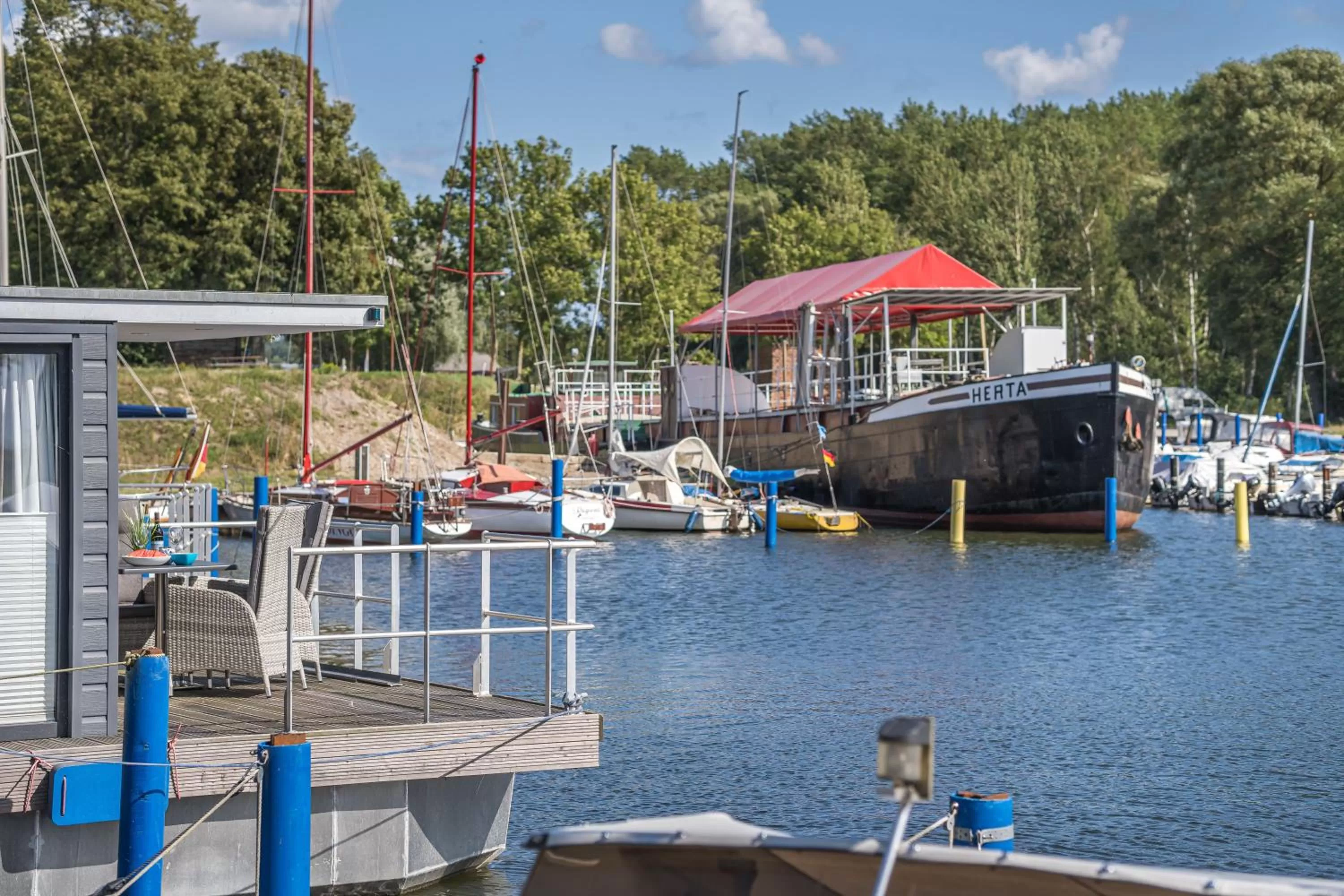 Property building in Marina Martinshafen