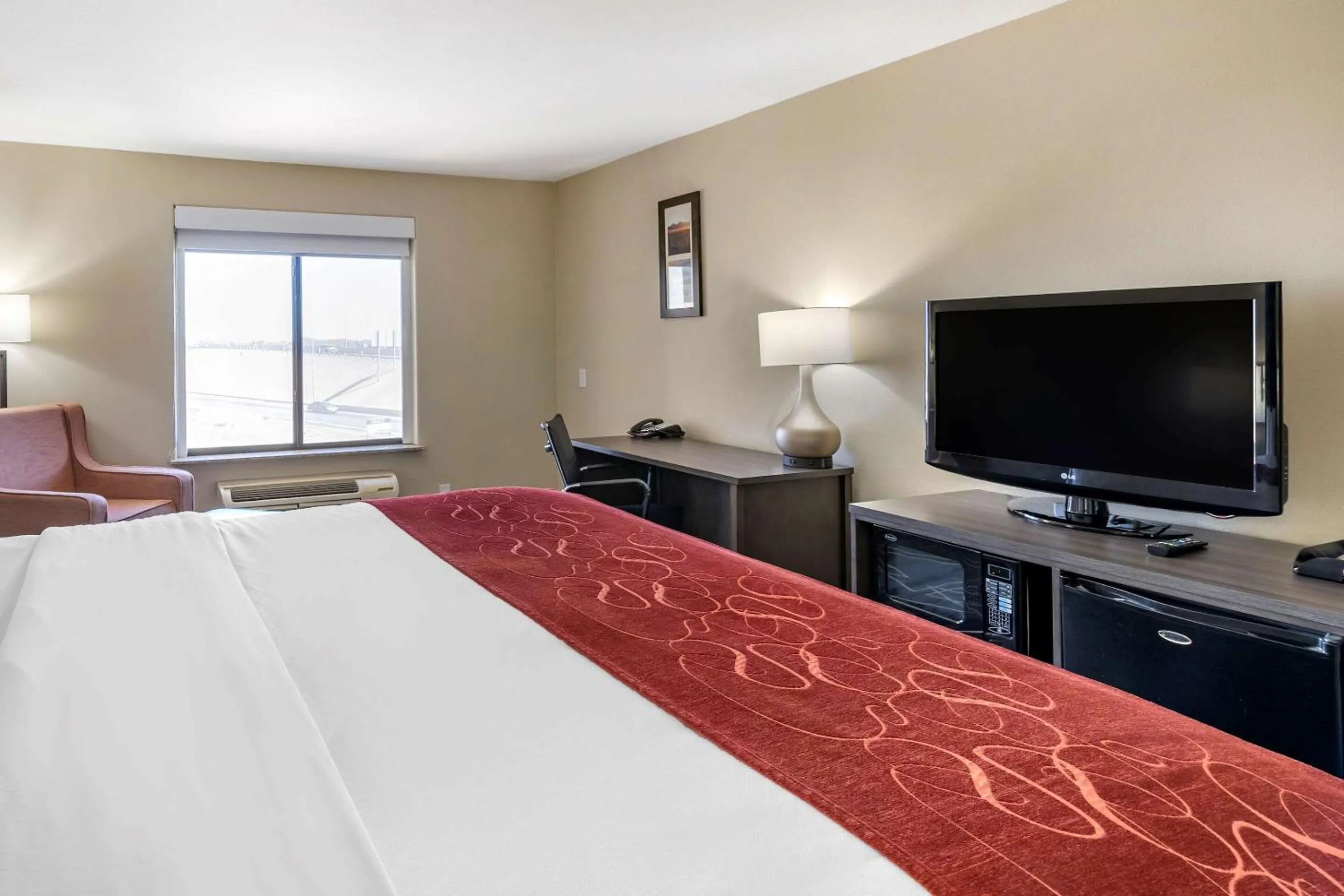 Photo of the whole room, Bed in Comfort Inn & Suites Lubbock West
