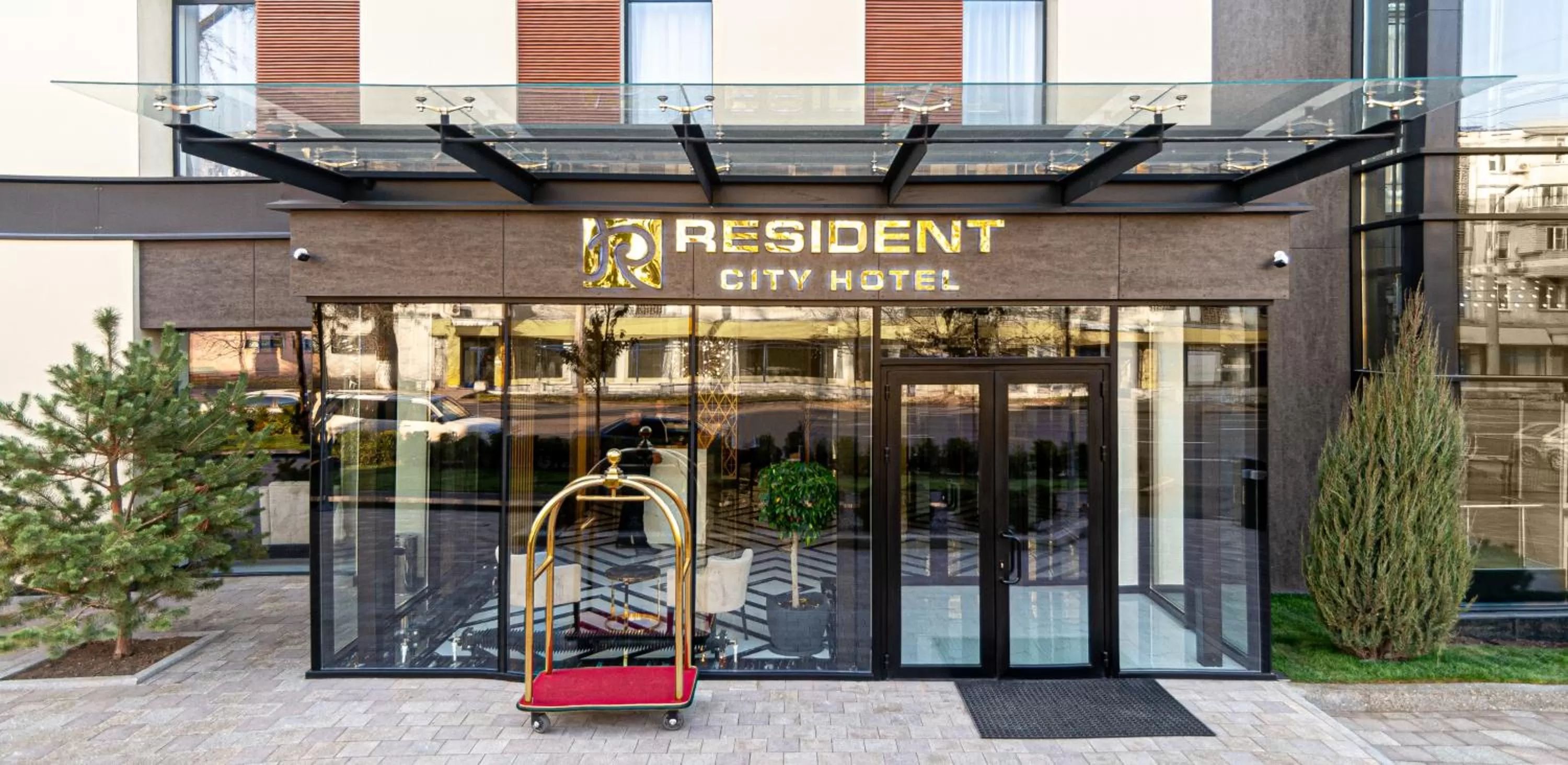 Facade/entrance in Resident City Hotel