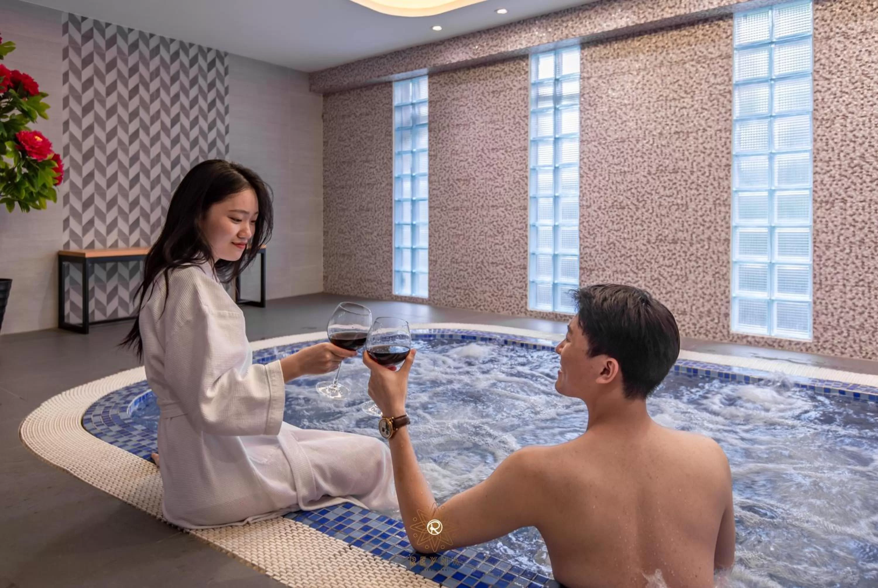 Staff in Reyna Hotel Hanoi & Spa