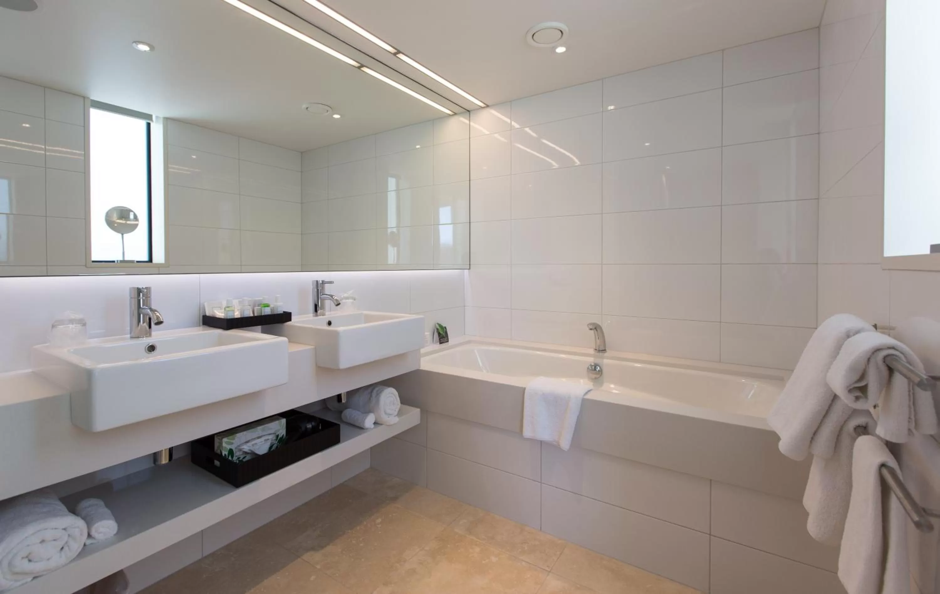 Bathroom in Commodore Airport Hotel Christchurch