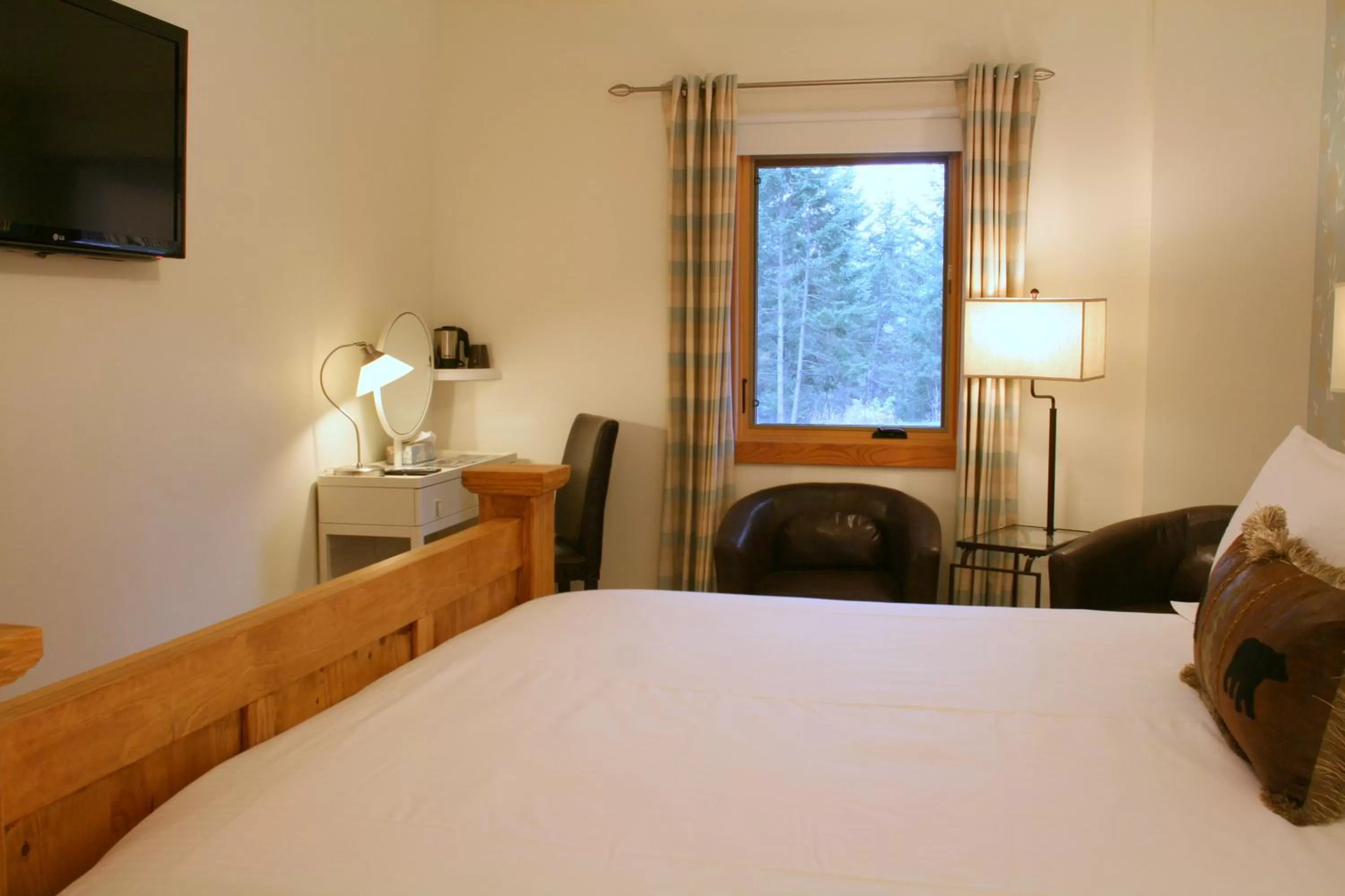 Decorative detail, Bed in Canyon Ridge Lodge
